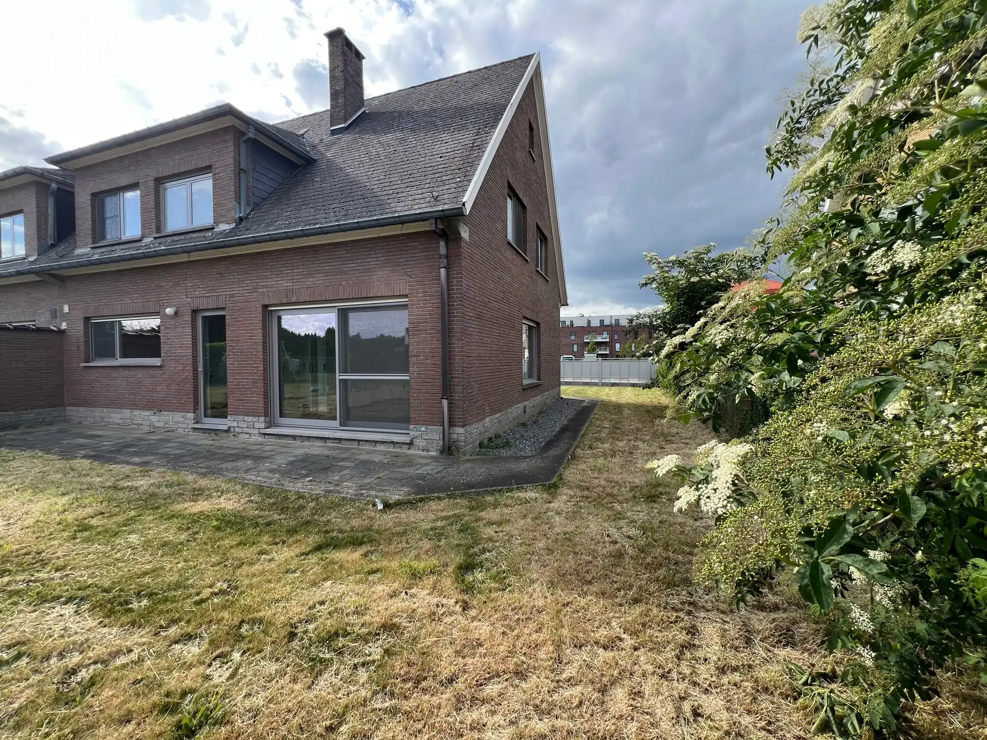 Zeer ruime woning met 4 slaapkamers nabij centrum. foto 8