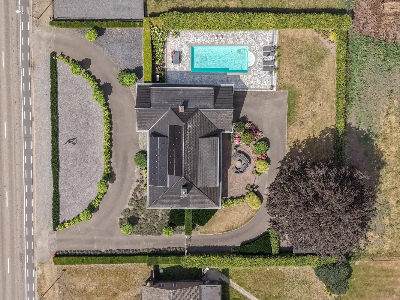 Verrassend ruime villa met 5 slaapkamers, praktijkruimte, zwembad en eindeloze mogelijkheden foto 3