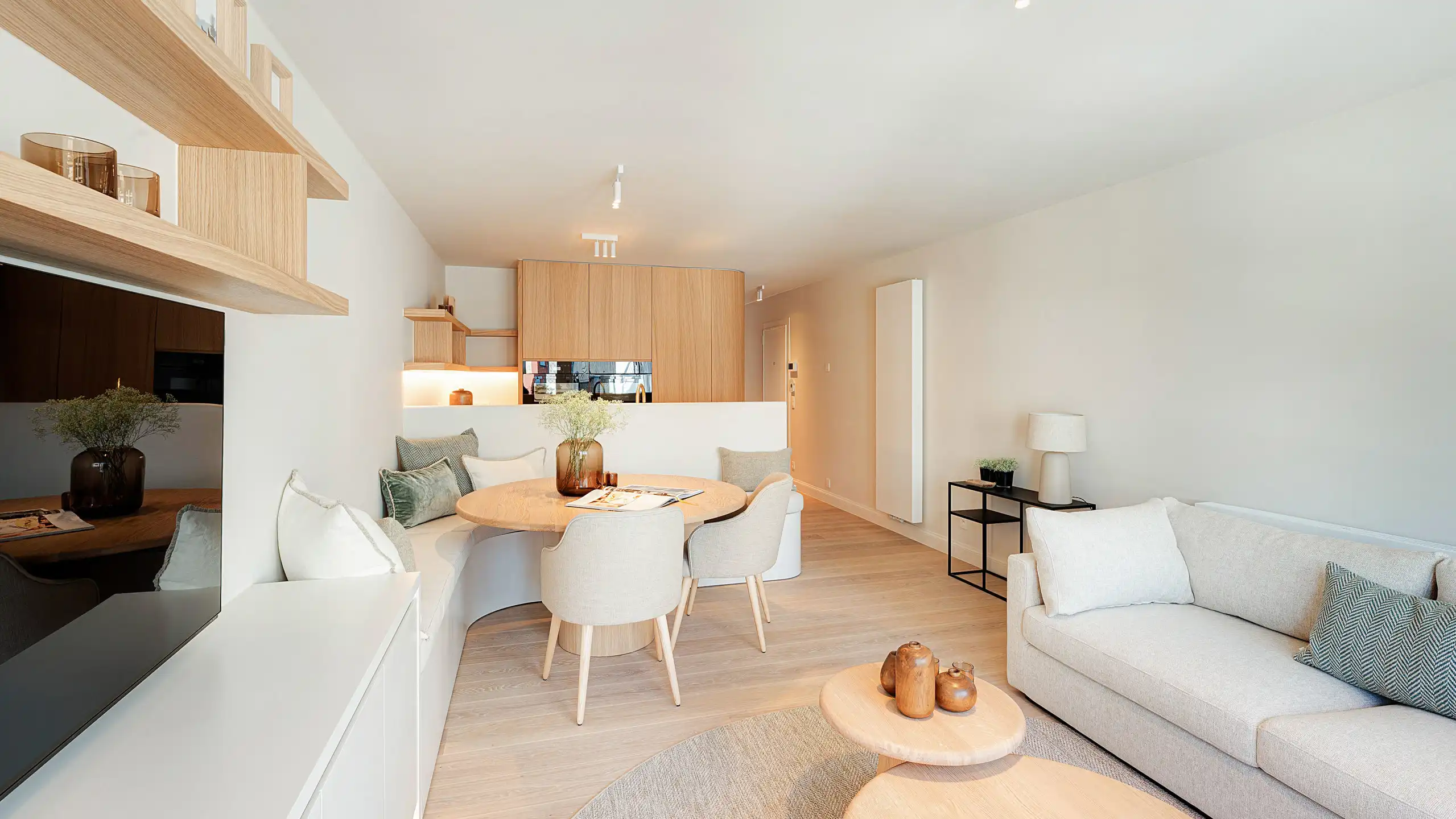 Elegant gerenoveerd appartement nabij de Zeedijk foto 9