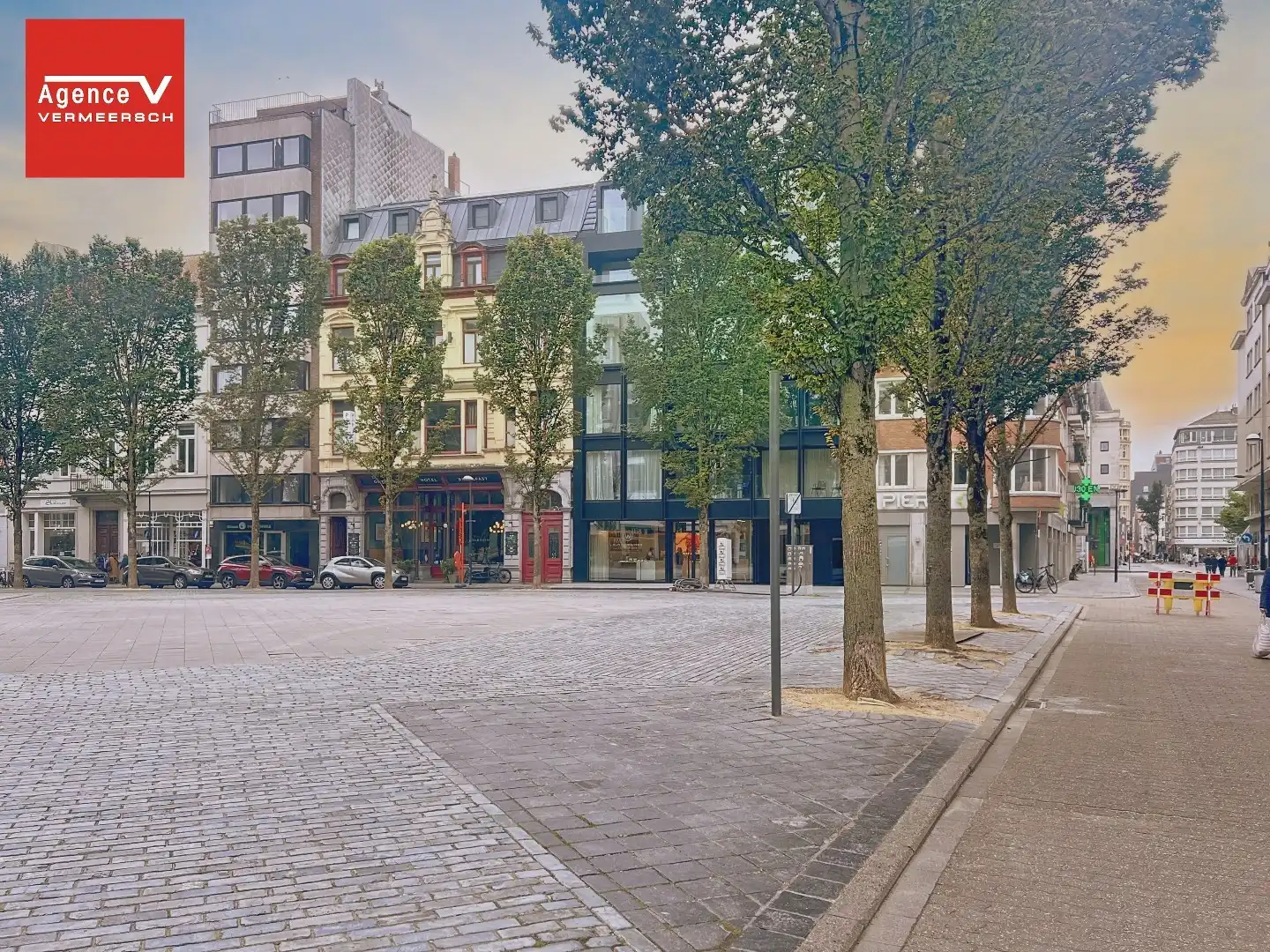 Uitstekend gelegen handelspand met authentieke gevel gelegen aan de florerende Groentemarkt.  foto 4