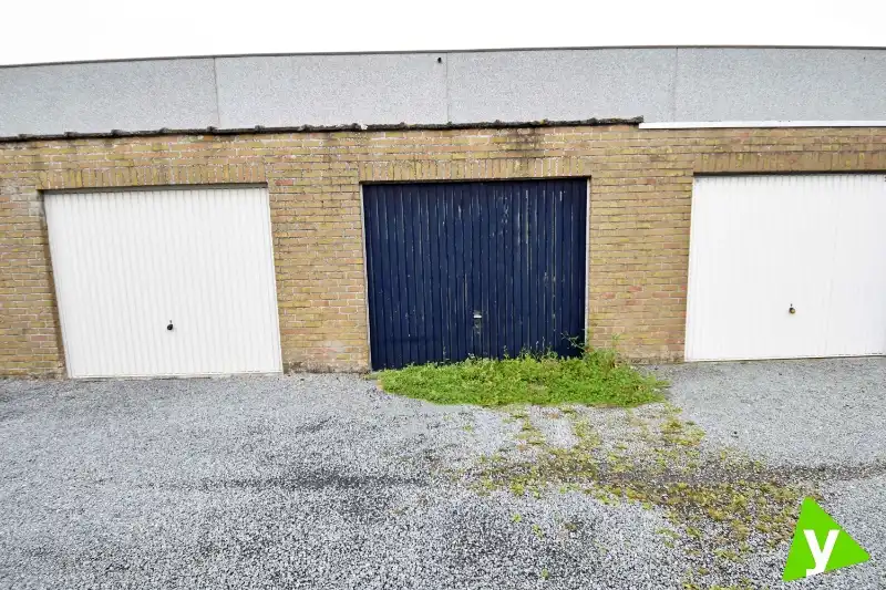 Garagebox op gunstige ligging vlakbij het centrum van Eeklo foto 3