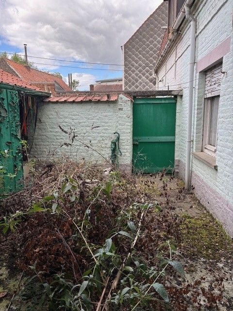 Volledig te renoveren huisje met tuintje op 99m² met zijuitweg. foto 2