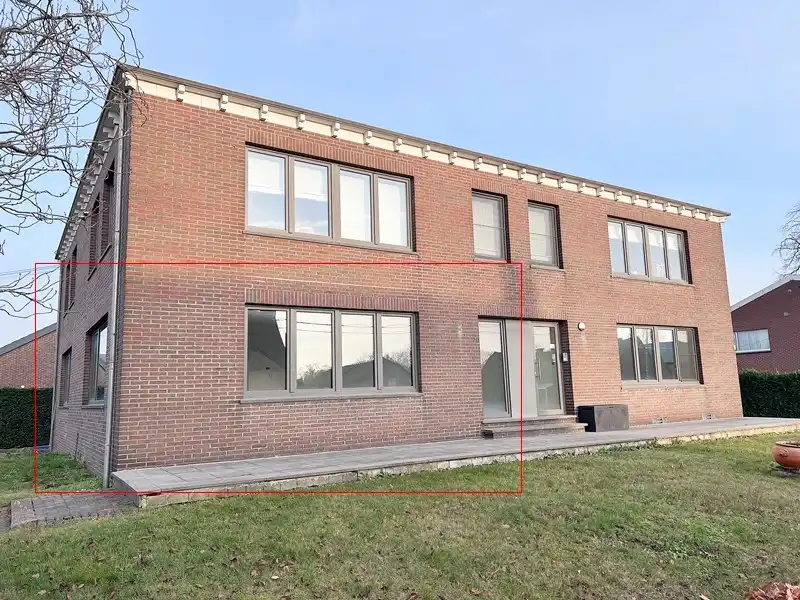 Stijlvol gerenoveerd appartement met 3 slaapkamers, garage en berging foto {{pictureIndex}}