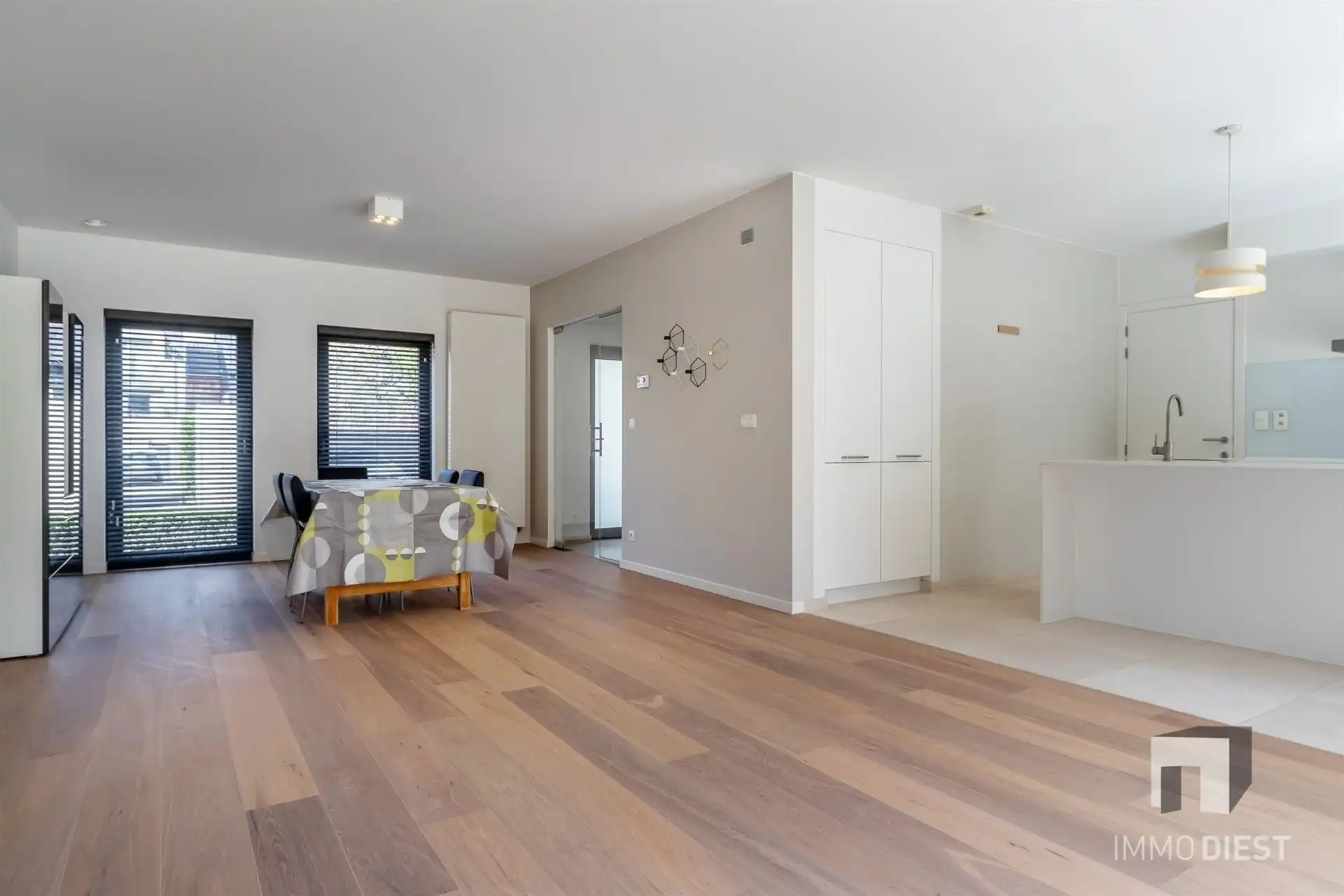 Luxe woning met 4 slaapkamers, 2 badkamers, garage en zonnige tuin foto 9