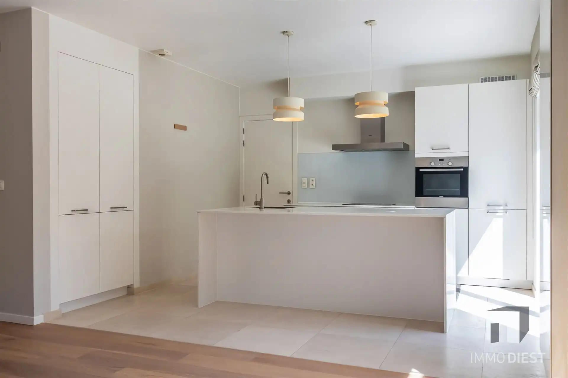 Luxe woning met 4 slaapkamers, 2 badkamers, garage en zonnige tuin foto 9