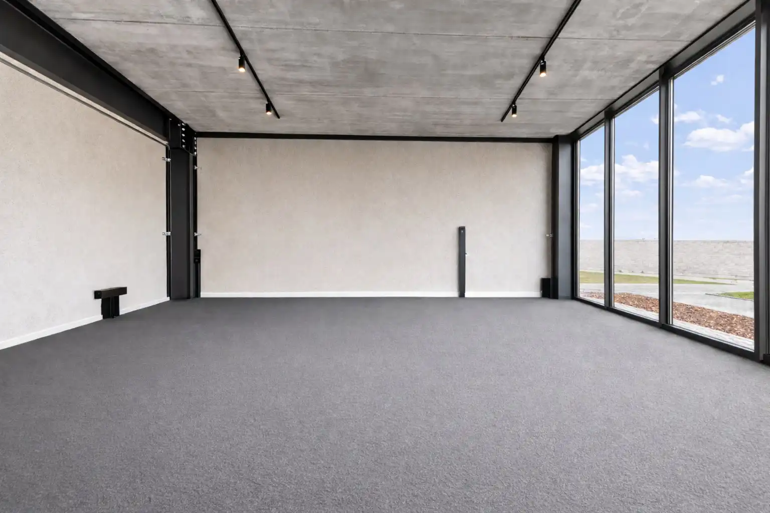 Kantoorruimte te huur in het industriepark van Knokke-Heist. foto 3