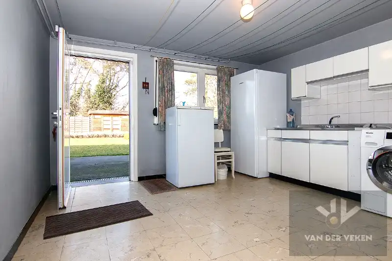 SPLIT-LEVEL WONING OP PERCEEL VAN 07a80ca ZEER GOEDE BEREIKBAARHEID foto 14