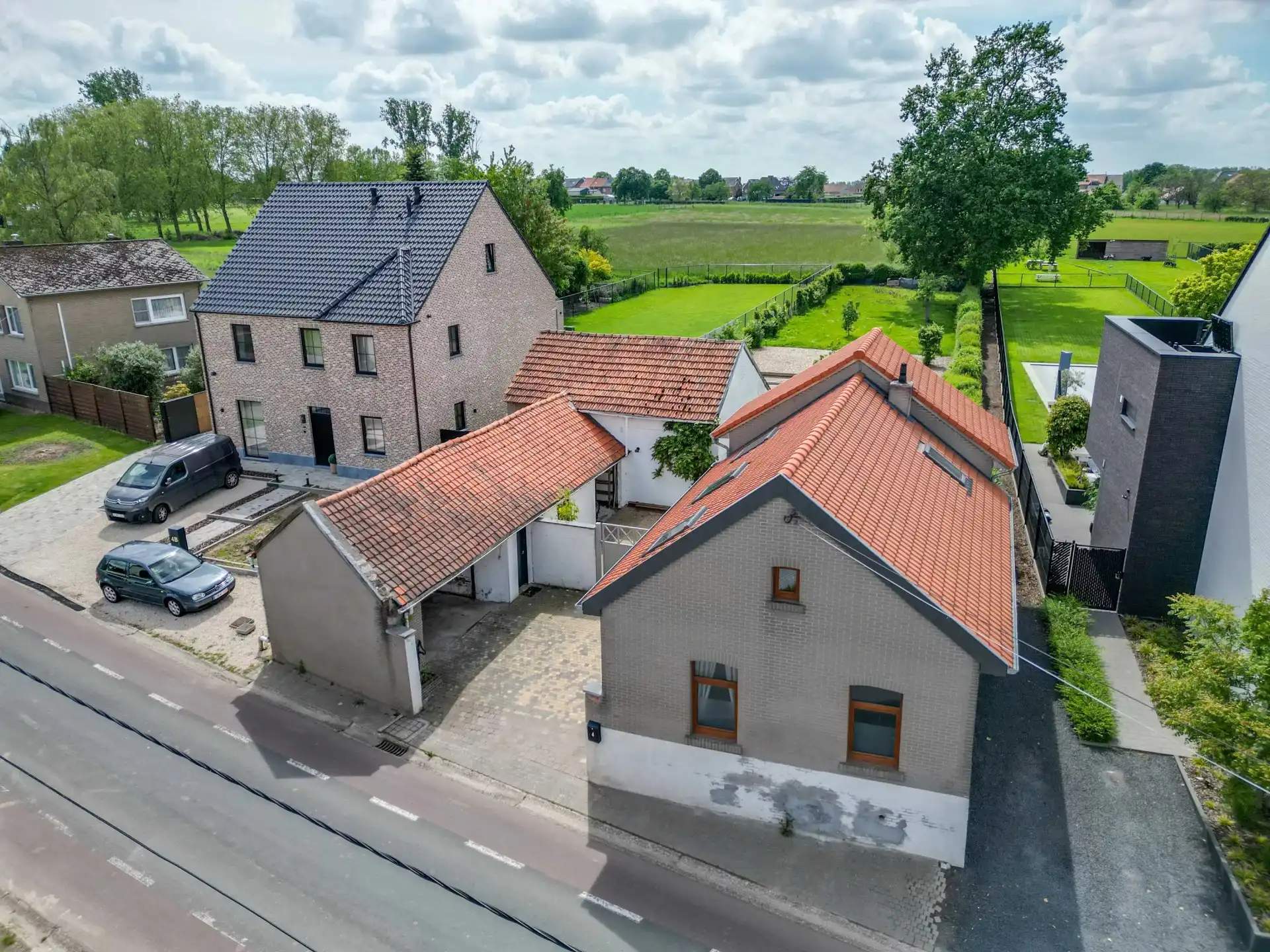 Knusse woning met bijgebouw foto {{pictureIndex}}