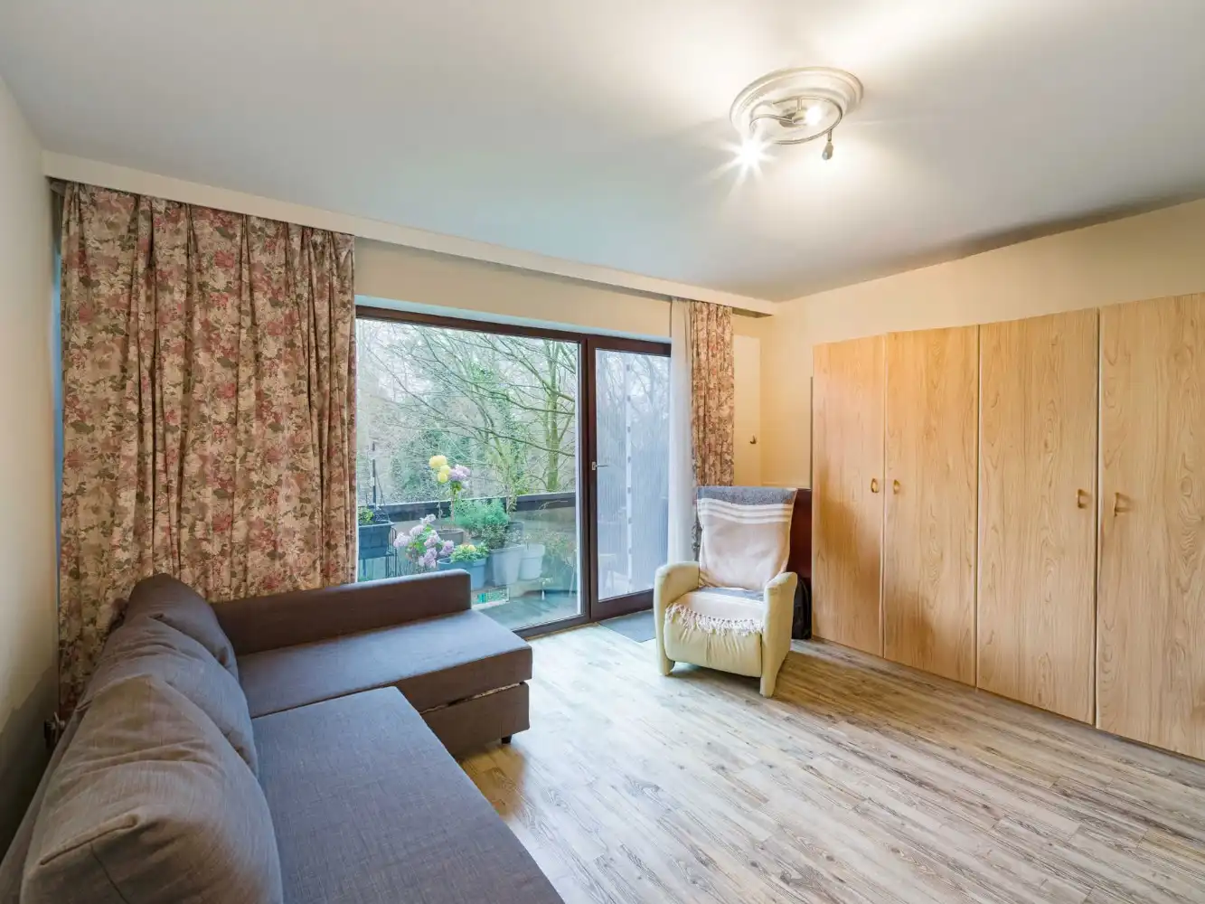 Nette serviceflat op 1e verd. met terras foto 2