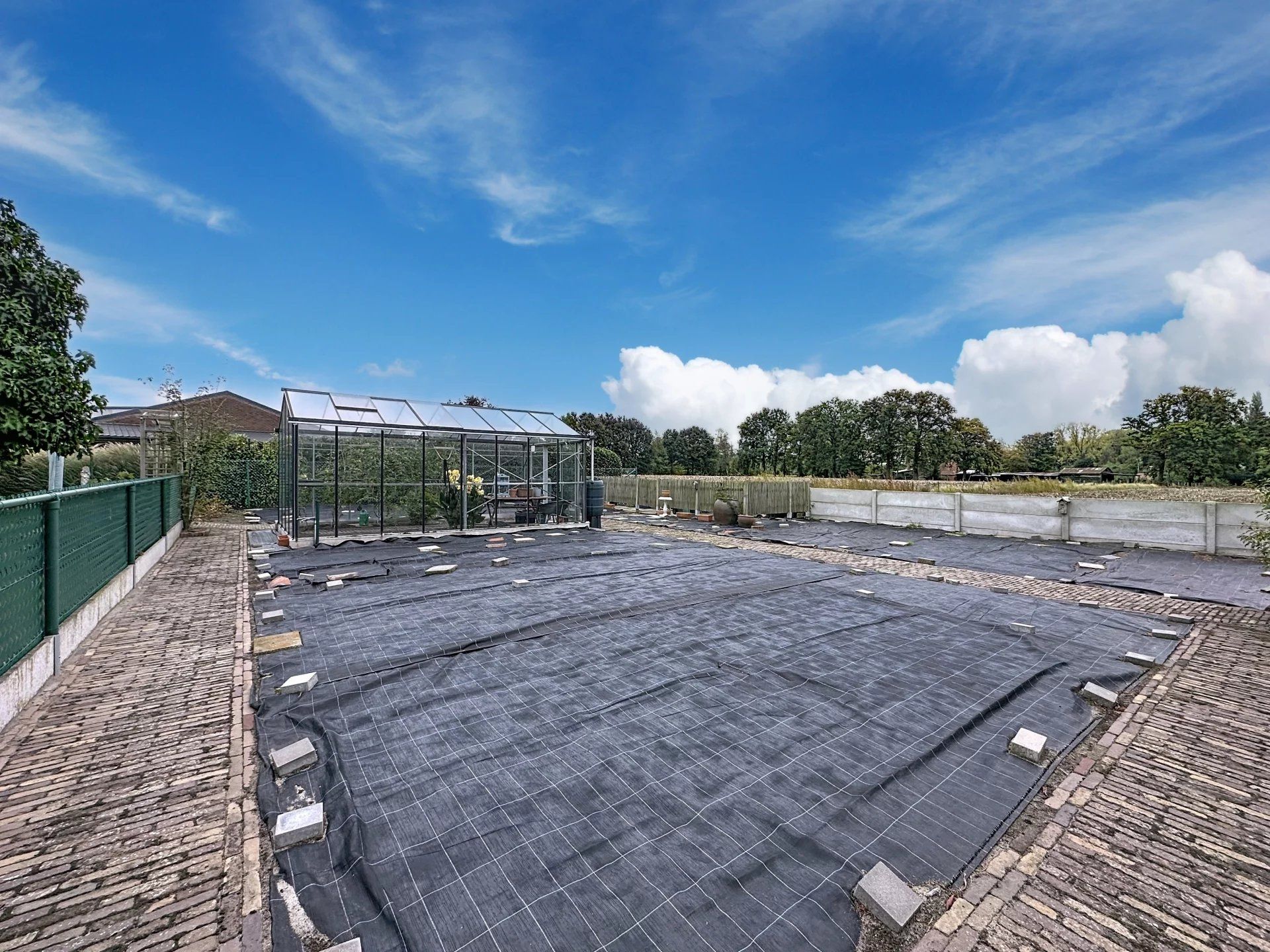 Zeer verzorgde landelijke woning op prachtig perceel met 3 slaapkamers en 2 badkamers. foto 46