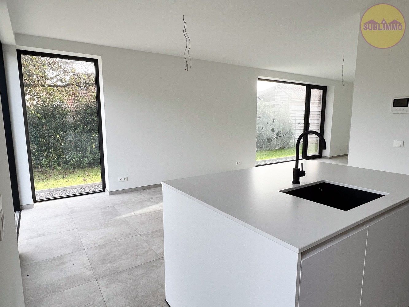 Nieuwbouwwoning met 3 slaapkamers op een perceel van 365m². foto 8