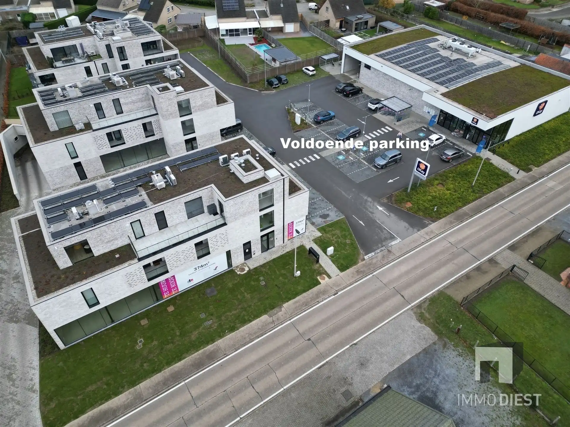 Commercieel Gebouw van 250m2 op toplocatie met parking! foto 2