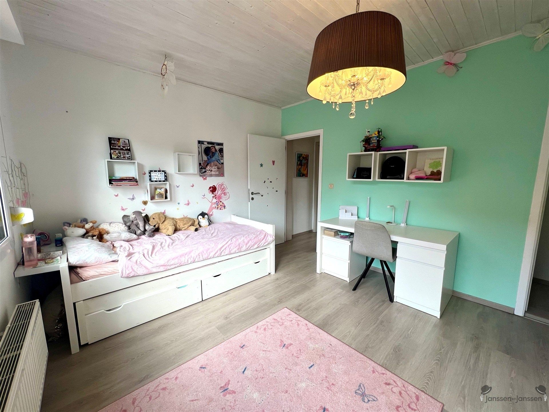 Gerenoveerde rijwoning met 3 slpks & tuin foto 14