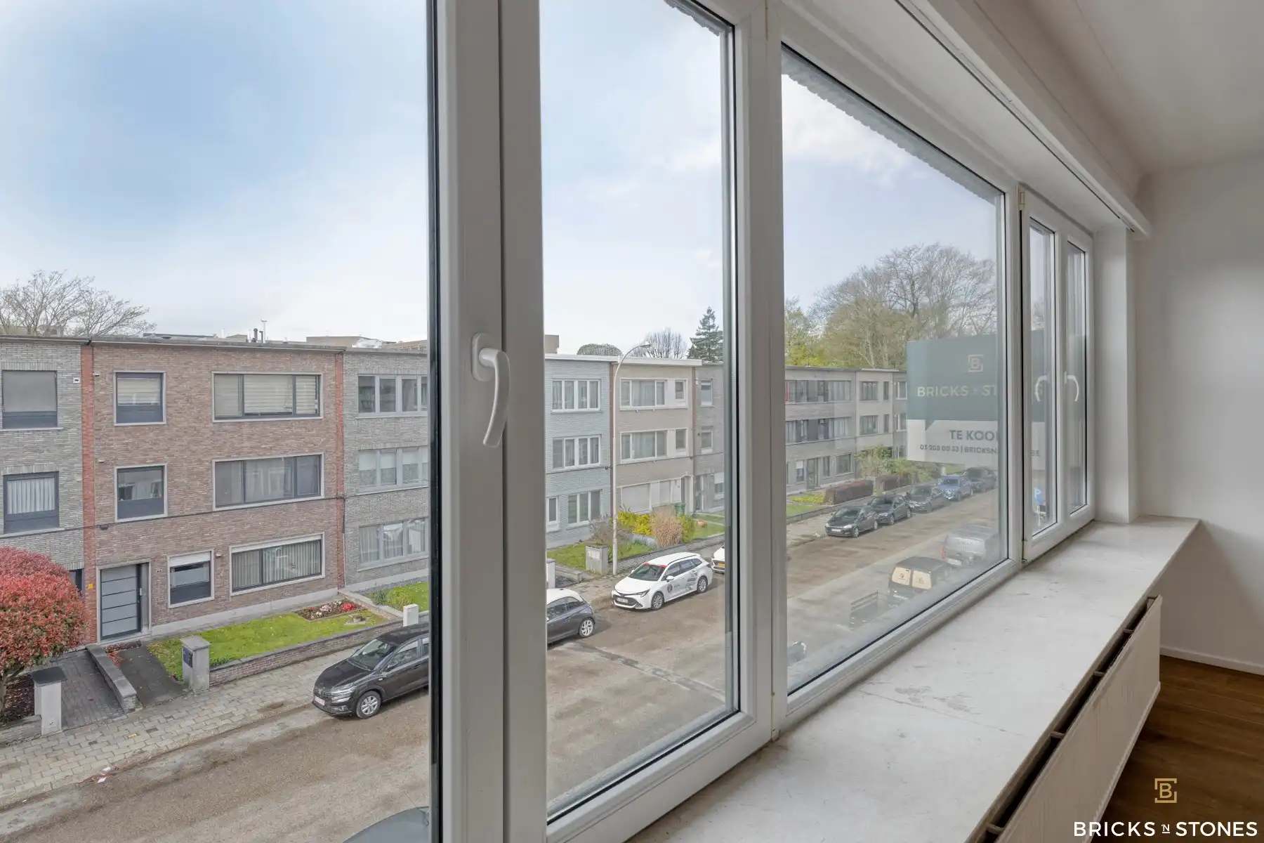 Lichtrijk 3-slaapkamerappartement met terras foto 4