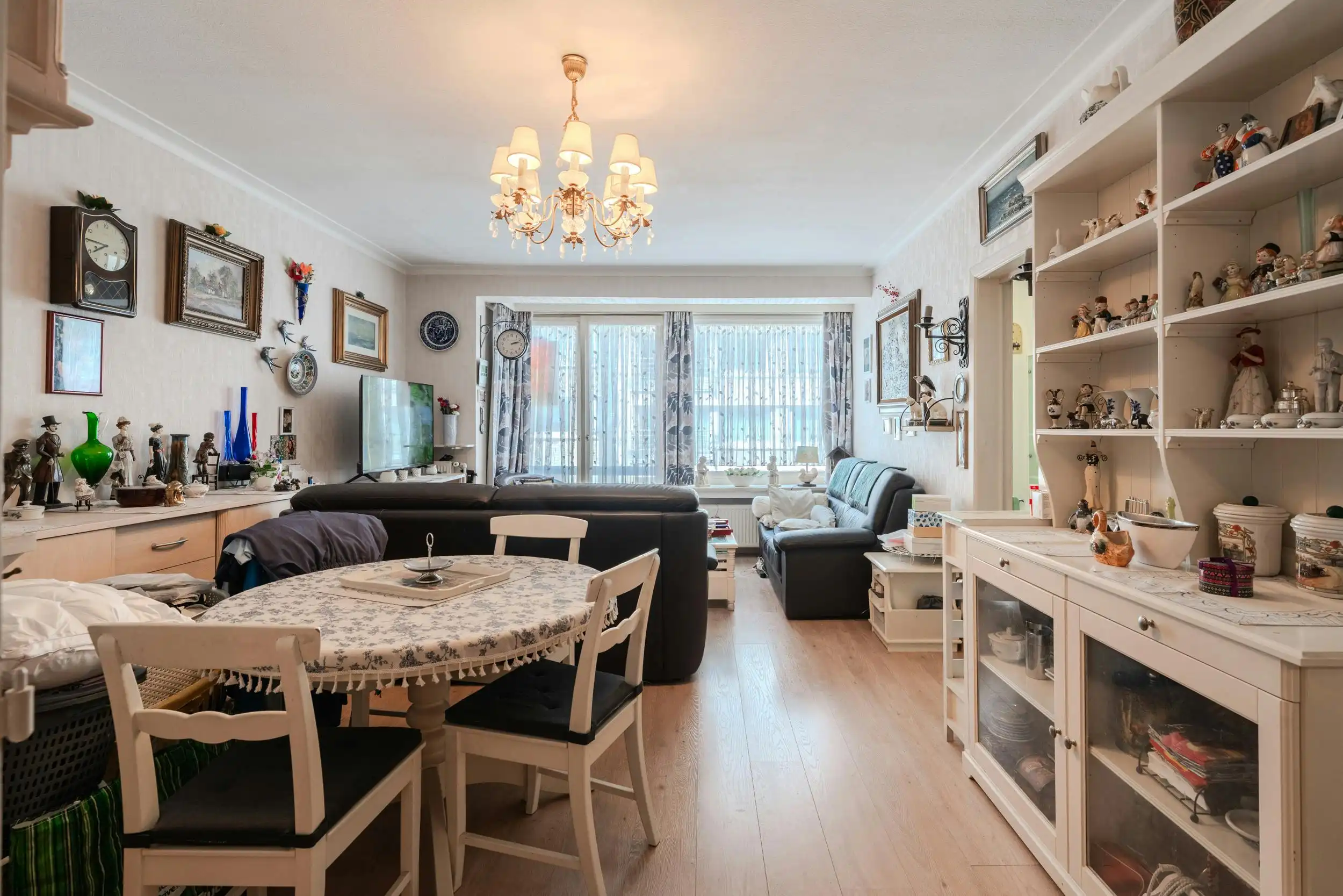 Centraal 2-slaapkamer appartement vlakbij zee te Oostende foto 4