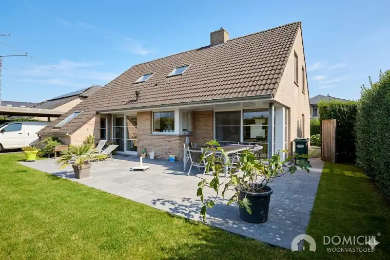 Roeselare –&nbsp; stijlvolle villa met zonnige tuin, 5 slaapkamers/bureel, dubbele garage en ruime carport. opp 564 m². foto 2