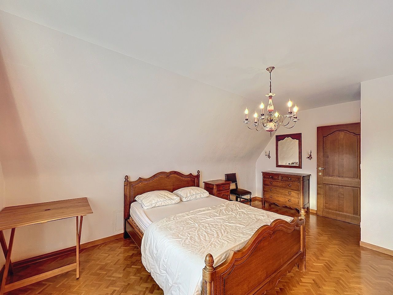 Goed onderhouden, ruime villa met prachtige tuin foto 22