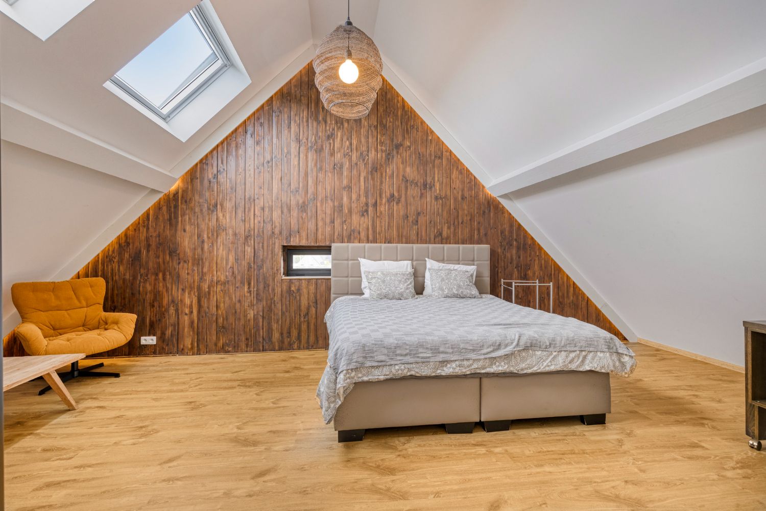 Karaktervolle gerenoveerde statige villa nabij Spuikom te koop foto 31