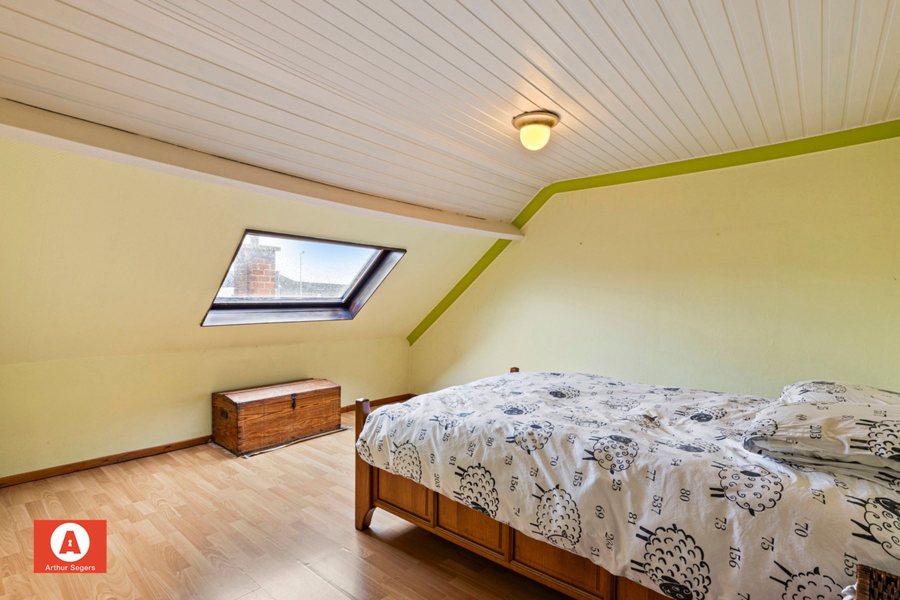 Gesloten bebouwing met 2 slaapkamers, garage én staanplaats foto 13