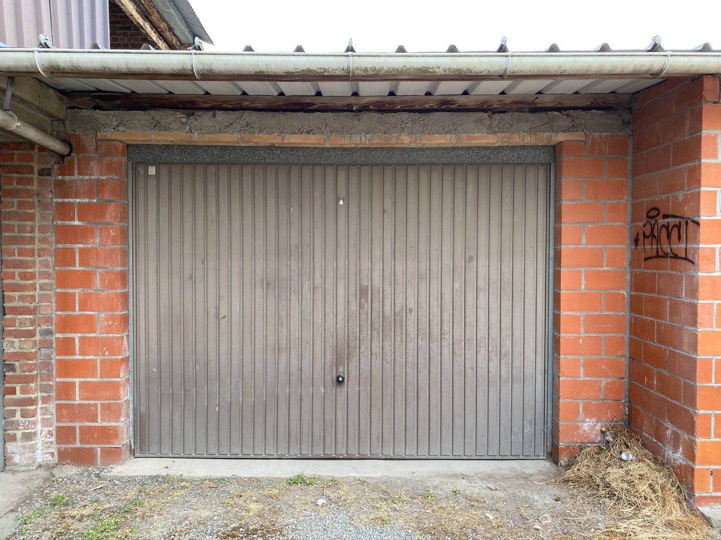 Garagebox in centrum Ieper foto {{pictureIndex}}