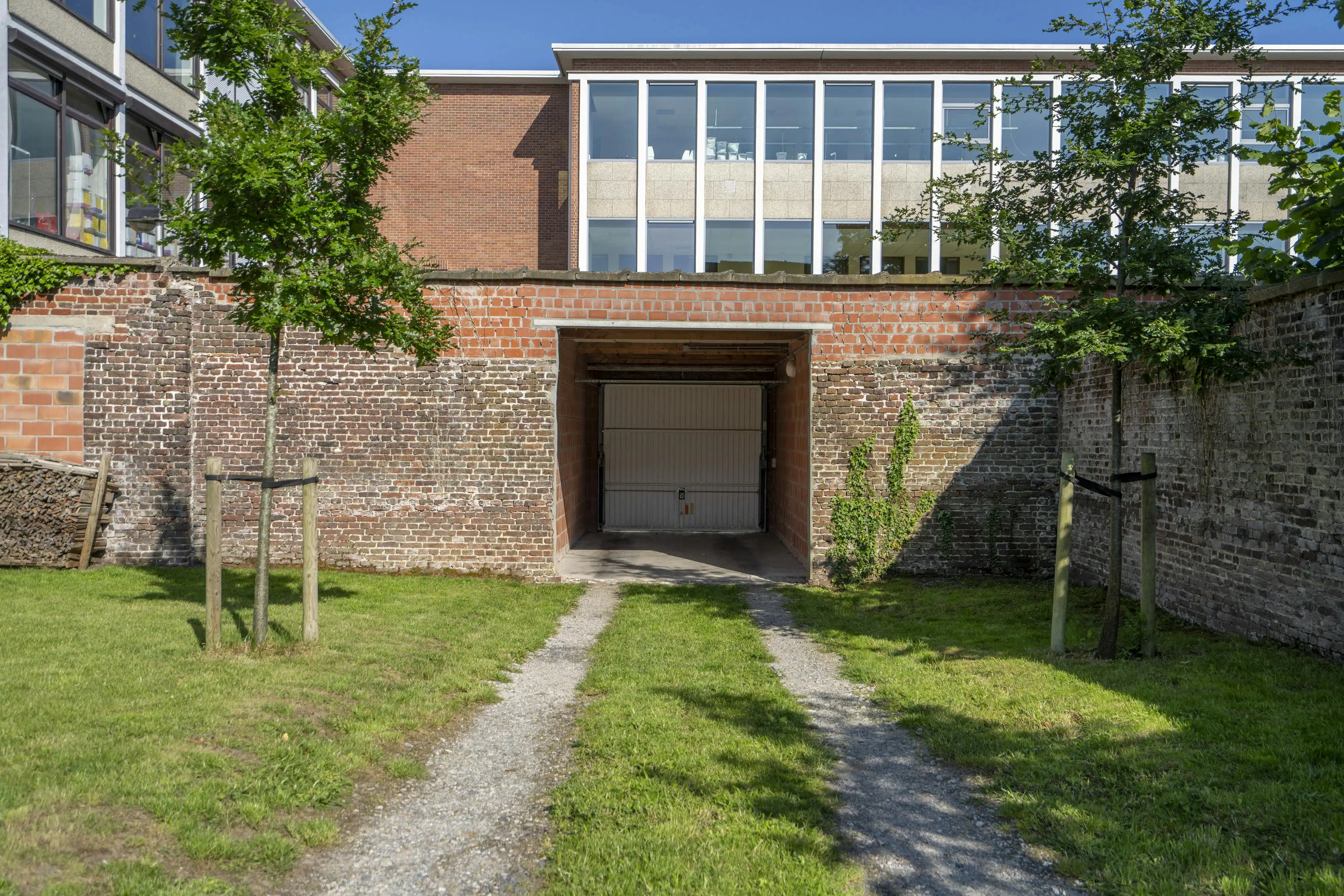 Prachtig gerenoveerde herenwoning te koop met uitweg  foto 35