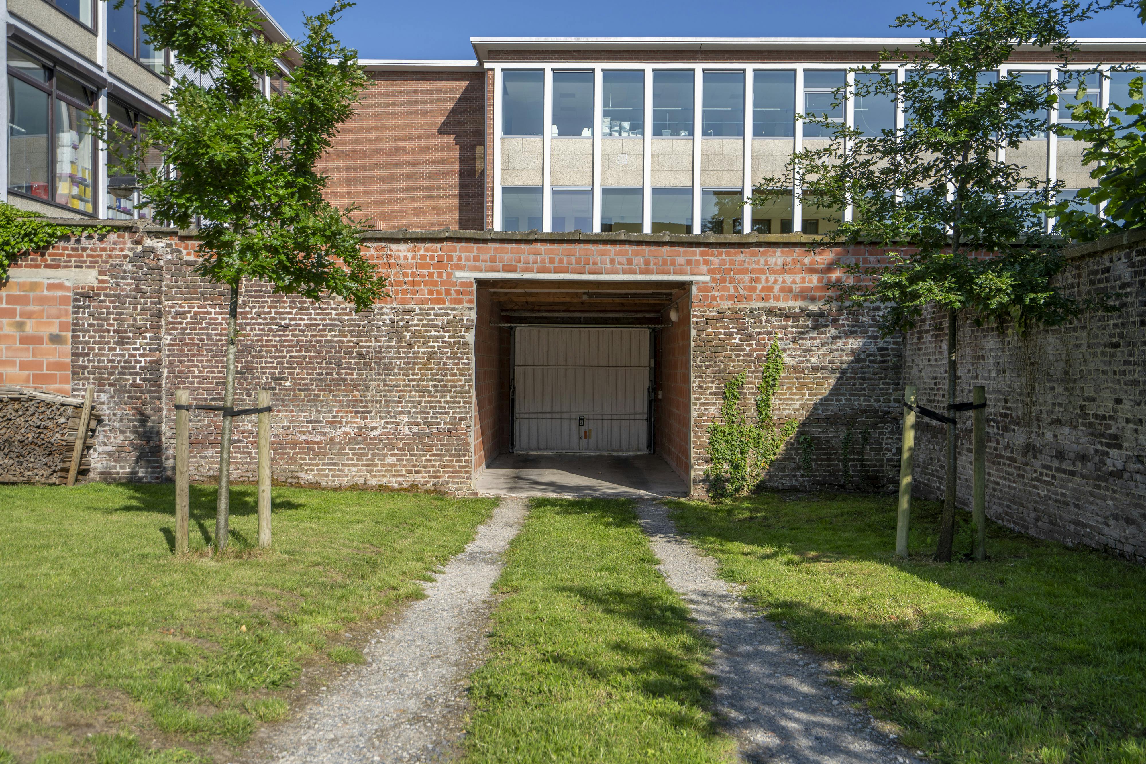 Prachtig gerenoveerde herenwoning te koop met uitweg  foto 31