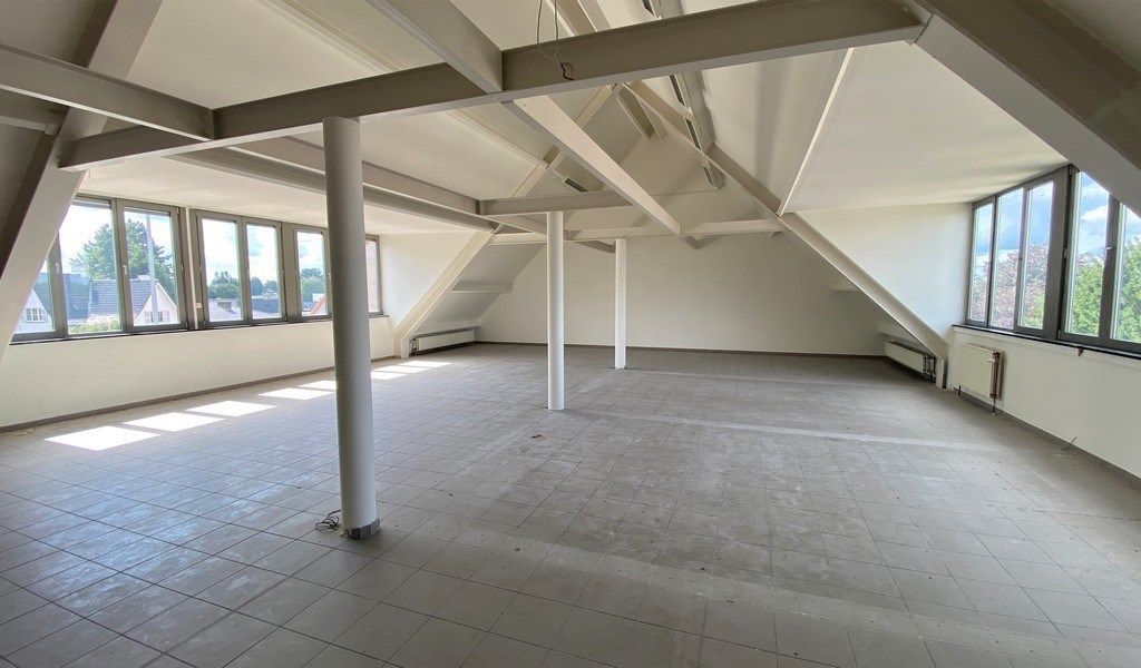 Commercieel gelegen kantoorruimte te huur in Aalst foto 2