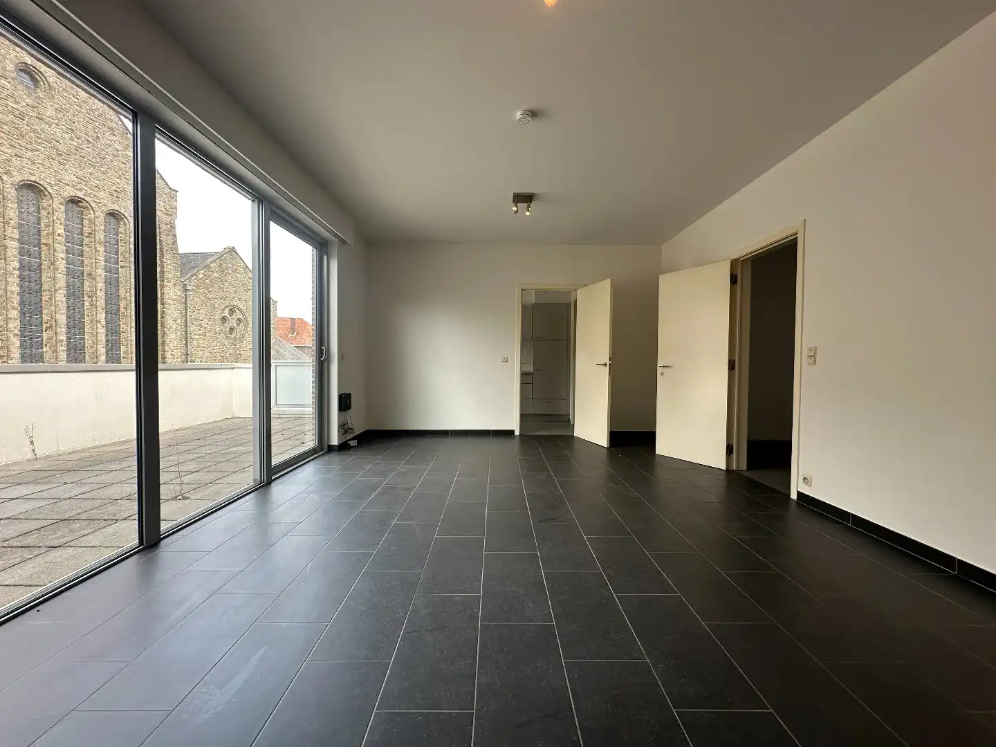 Instapklaar appartement met 1 slpk en ruim en zonnig terras, Torhout foto 4