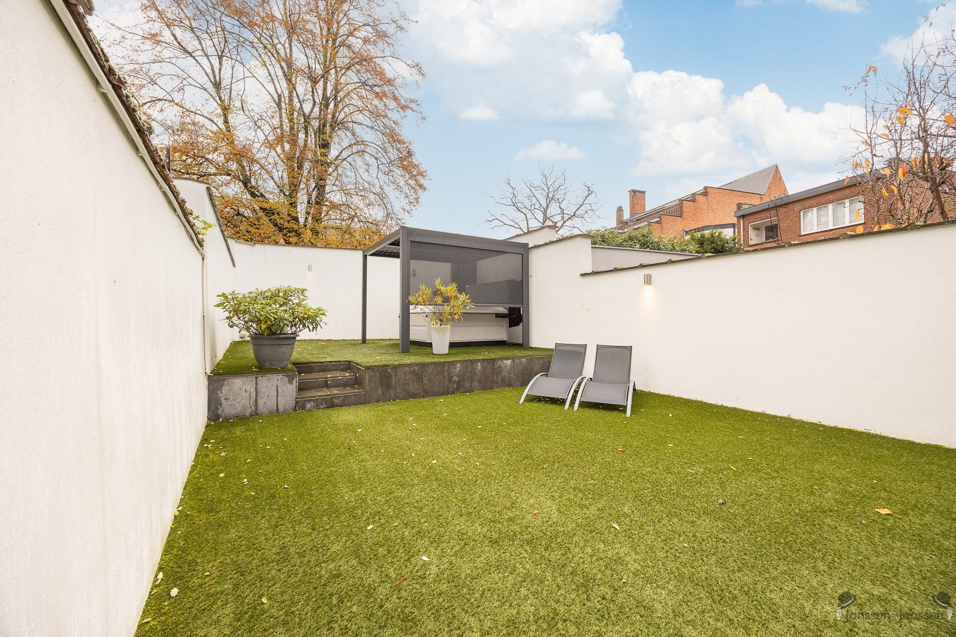 Gerenoveerd herenhuis met min. 4 slaapkamers en praktijkruimte in Berchem.  foto 3