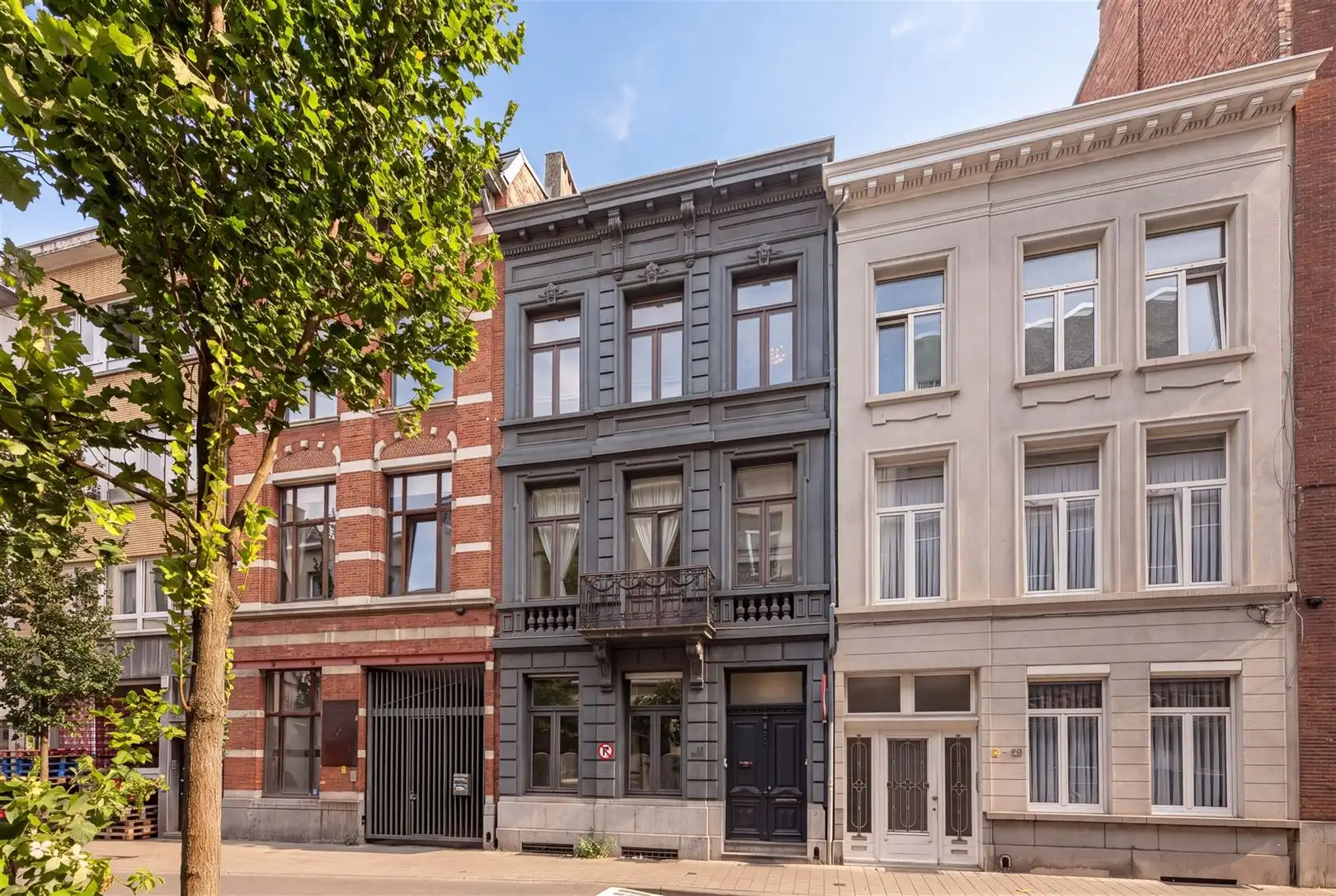 Ruime herenwoning met tuin en vijver, tussen Park Spoor Noord en het centrum foto {{pictureIndex}}