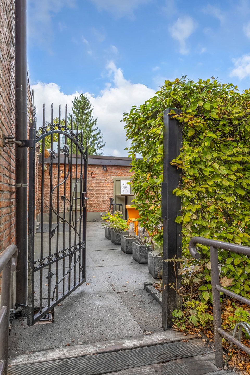 Handelspand met appartement te koop op toplocatie in Kapellen. foto 31