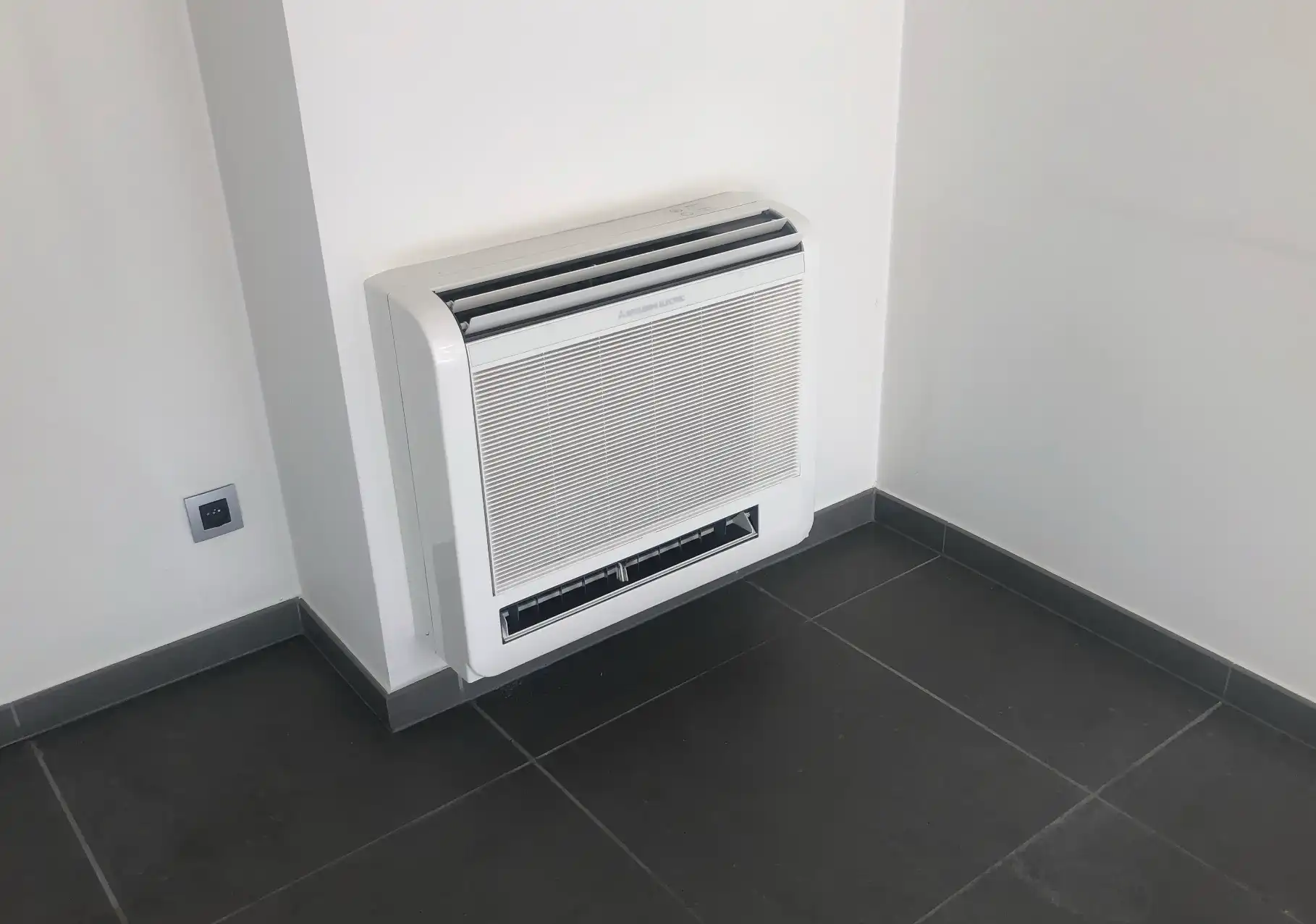 Lichtrijke kantoorruimte met 5 staanplaatsen foto 7