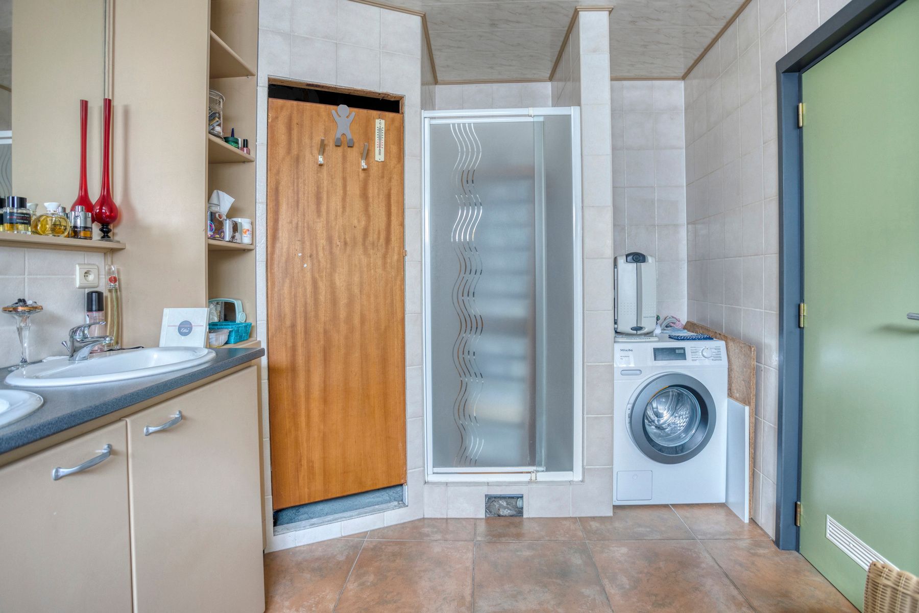 Charmante woning met ruime tuin, zwembad en garage. foto 14