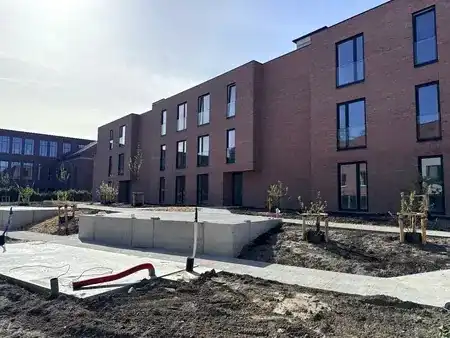 Ruim 2 slaapkamerappartement met tuin en zicht op het water foto 5