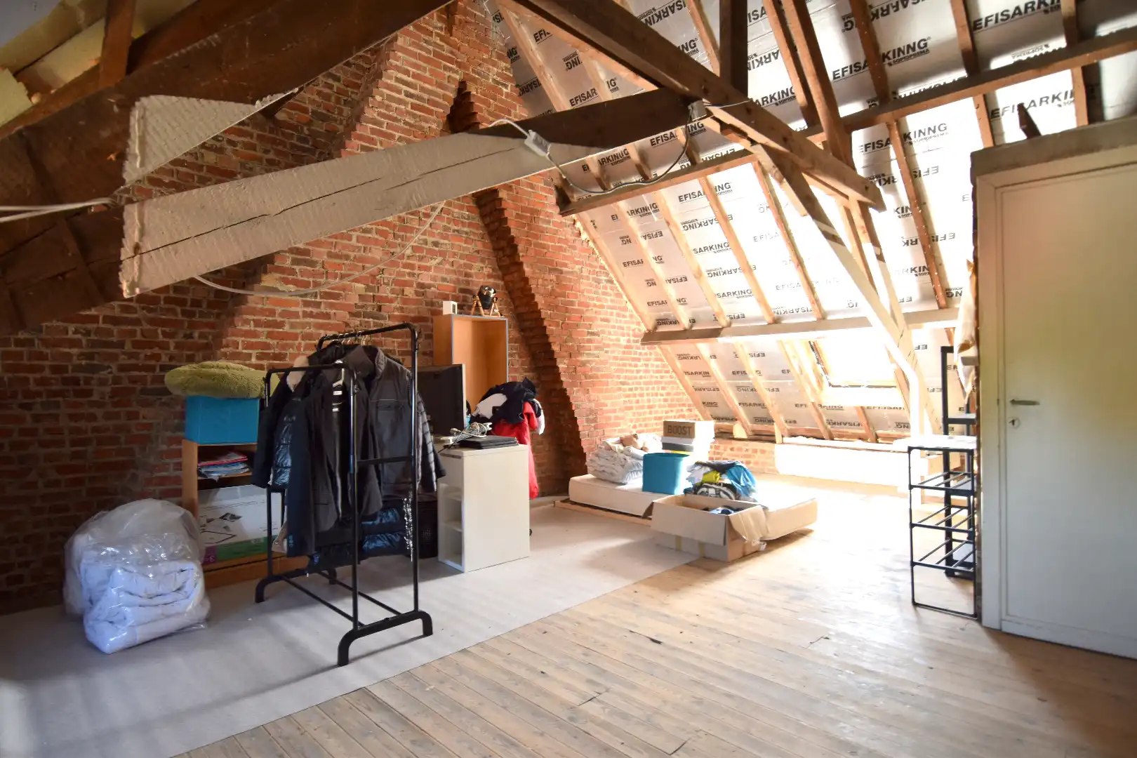 Ruime halfopen bebouwing met 4 slaapkamers, tuin, uitweg en garage te Rollegem foto 16