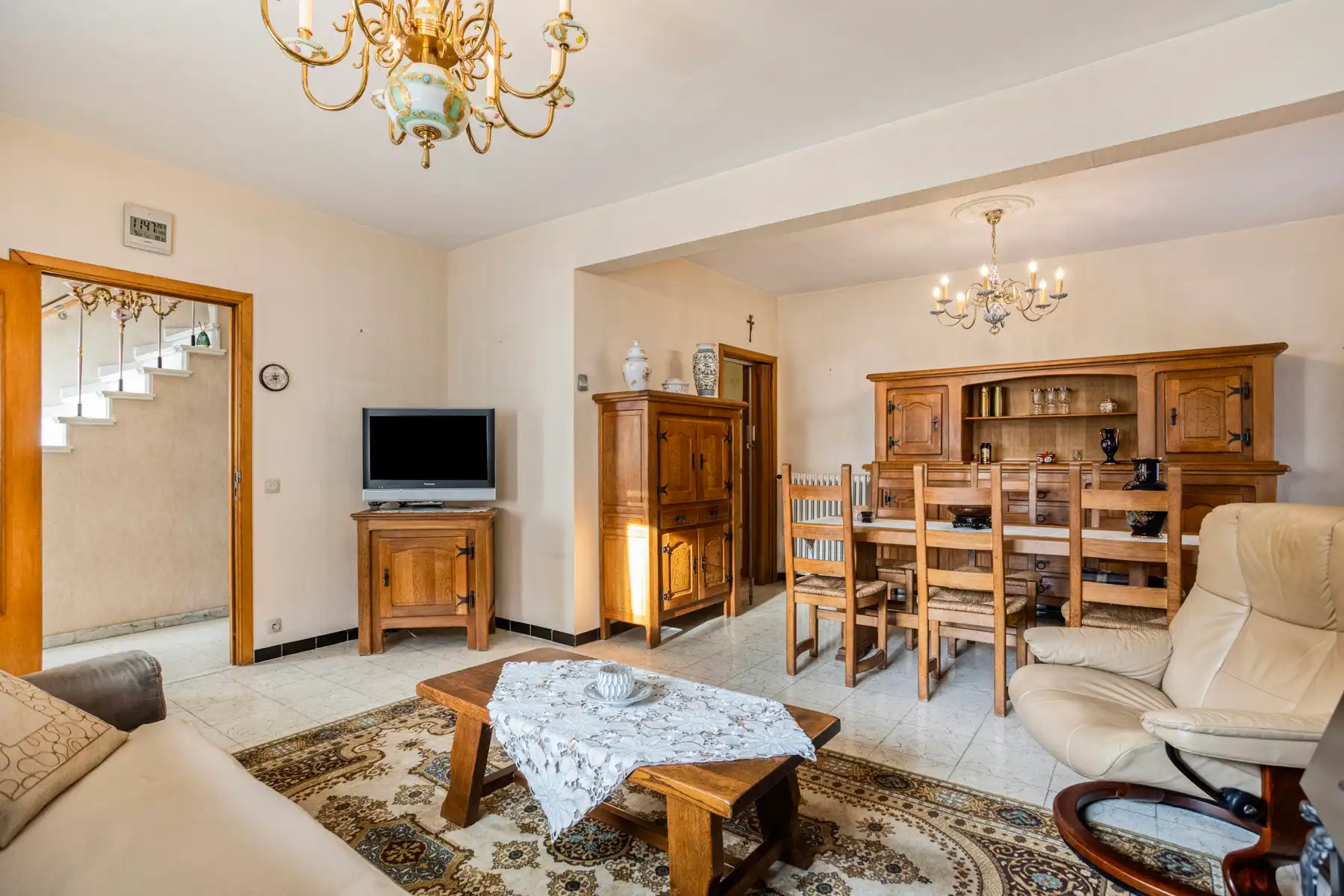 Landelijke driegevelwoning met garage en tuin foto 6