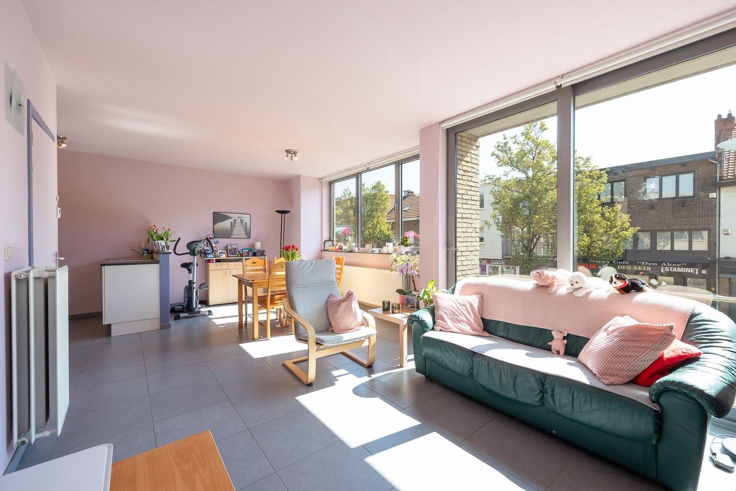Centraal gelegen 1-slaapkamerappartement op eerste verdieping van een klein gebouw foto 6