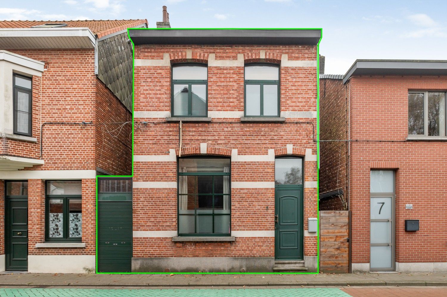 Hoofdfoto van de publicatie: Instapklare charmante woning met 3 SLPK in Kapellen!