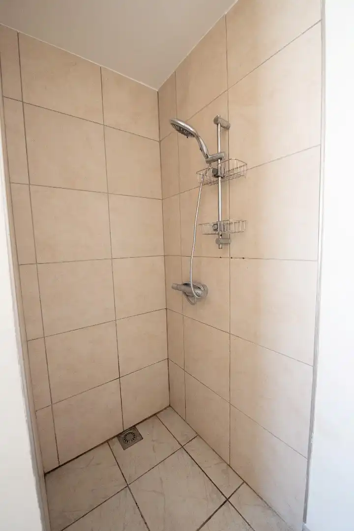 Ruime woning te Dentergem. foto 9