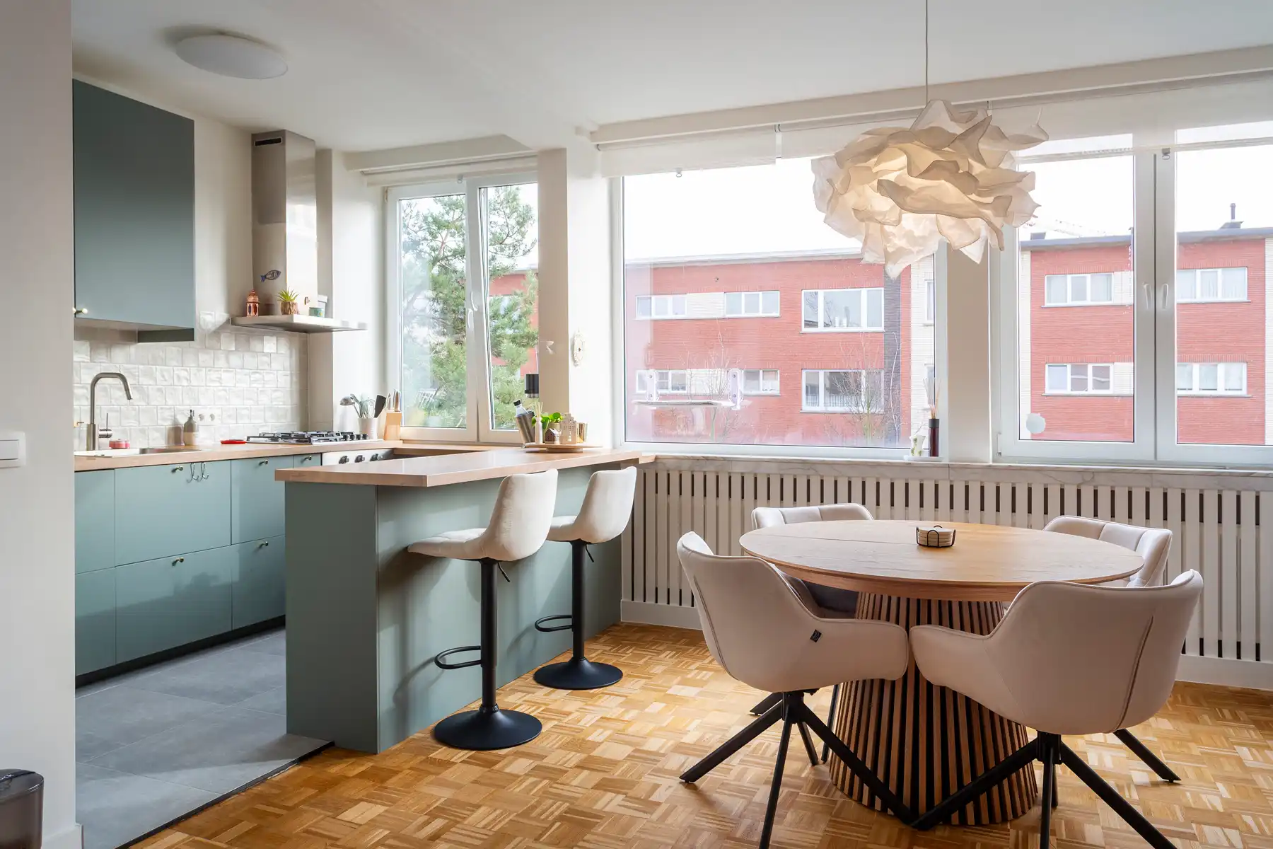 Gerenoveerd 2 slpk-app met terras en garagebox foto {{pictureIndex}}