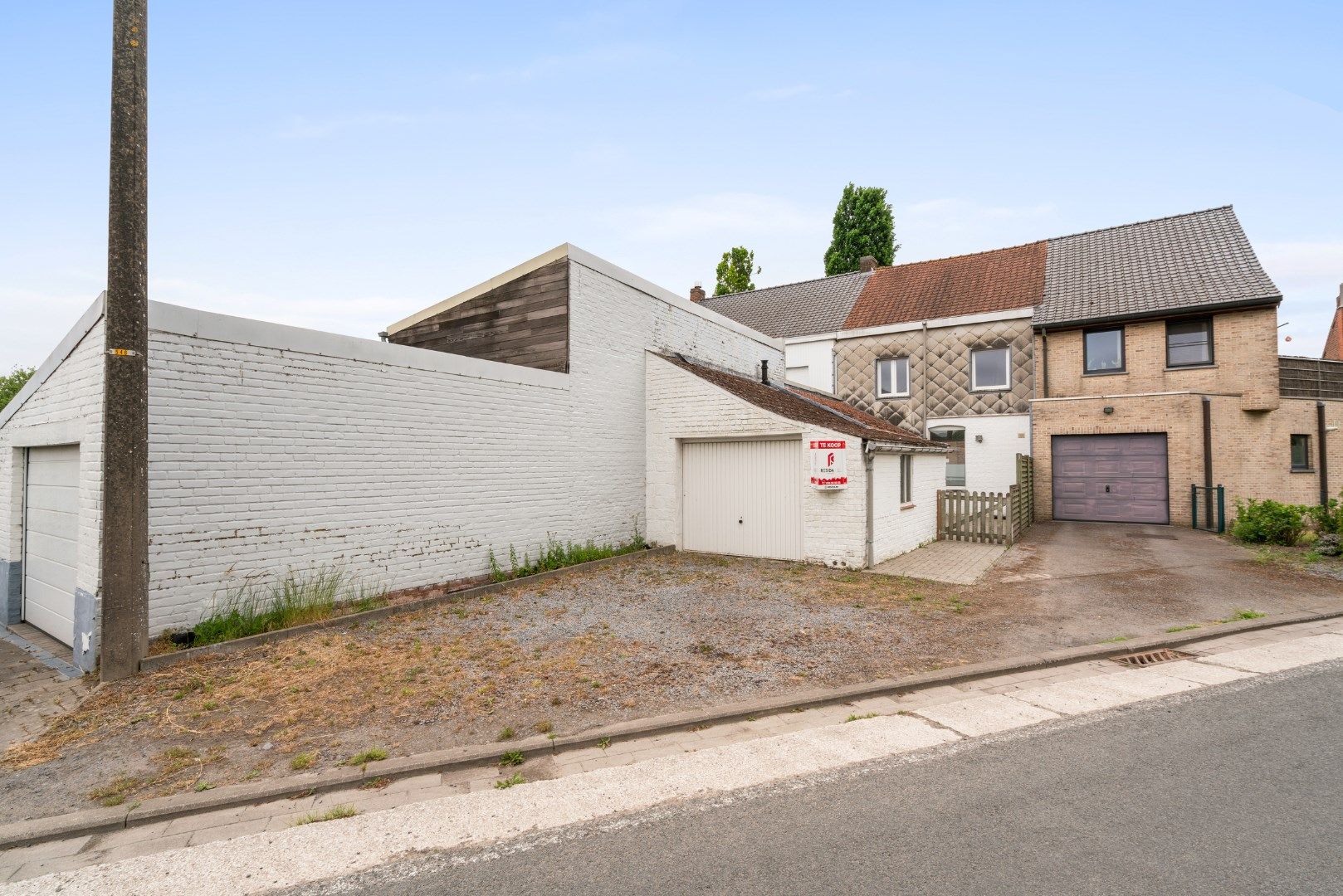 INSTAPKLARE WONING MET GARAGE EN UITWEG foto 14