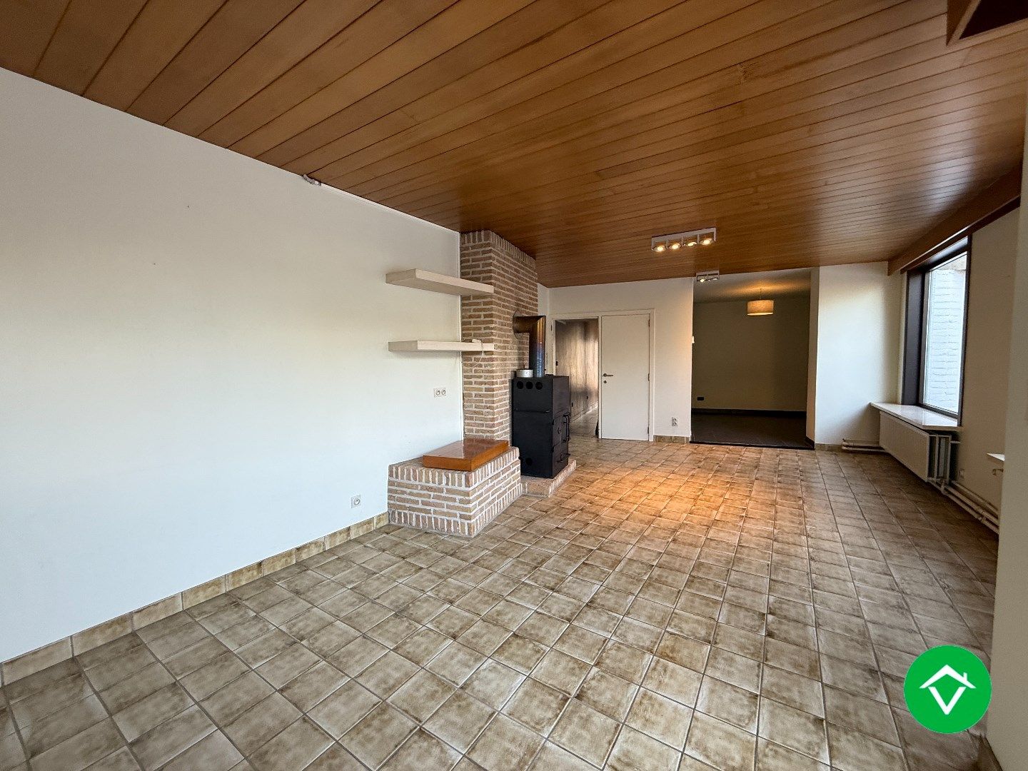 Ruime woning met 5 slaapkamers te Zwevezele  foto 3