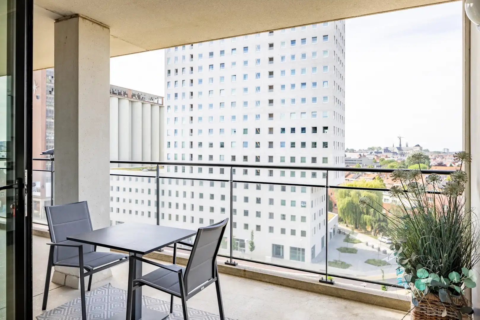Ruim appartement met 2 slaapkamers en prachtig uitzicht over de jachthaven en het historische centrum foto 12