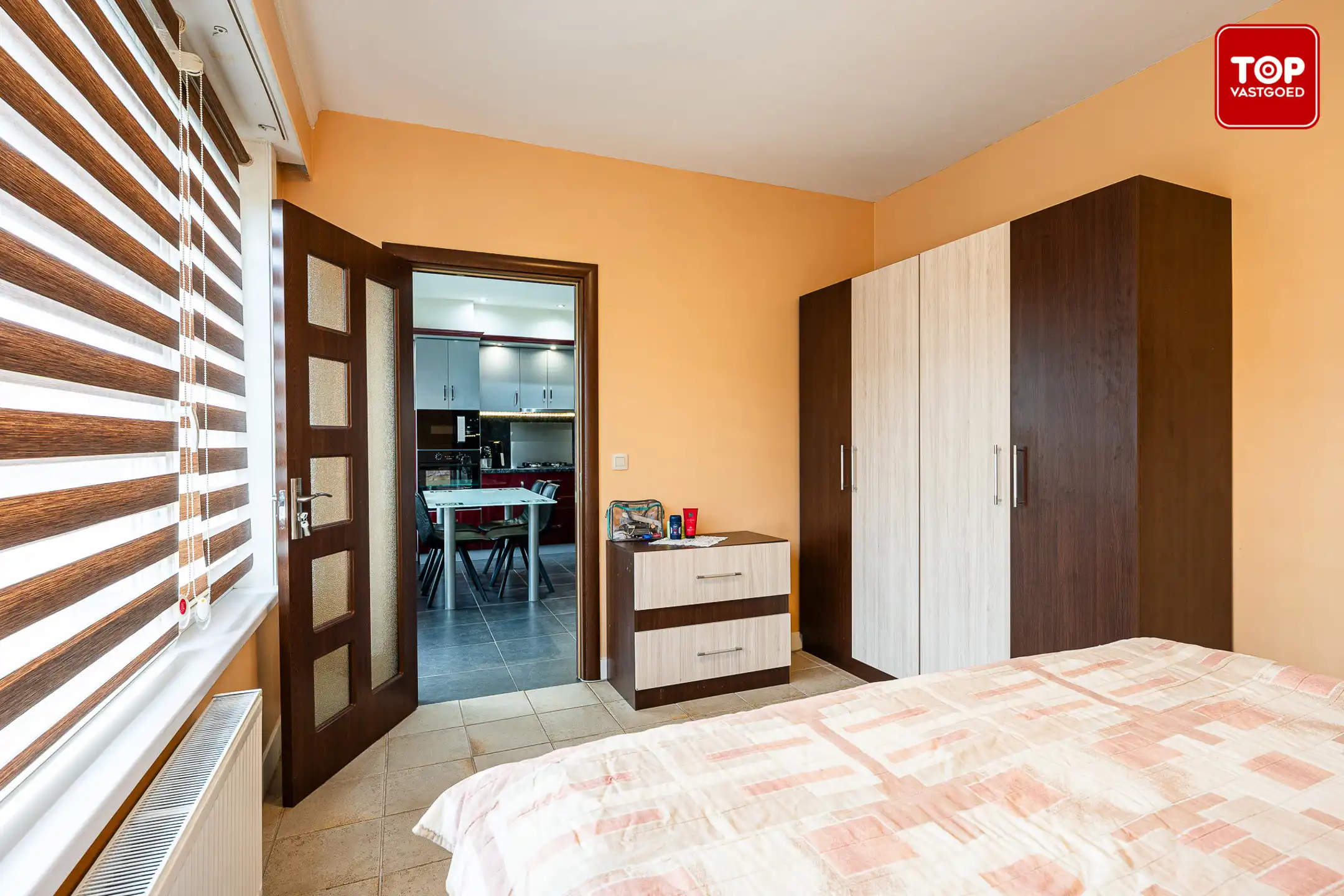 Gelijkvloers 2-slaapkamer appartemen met garage.  foto 14