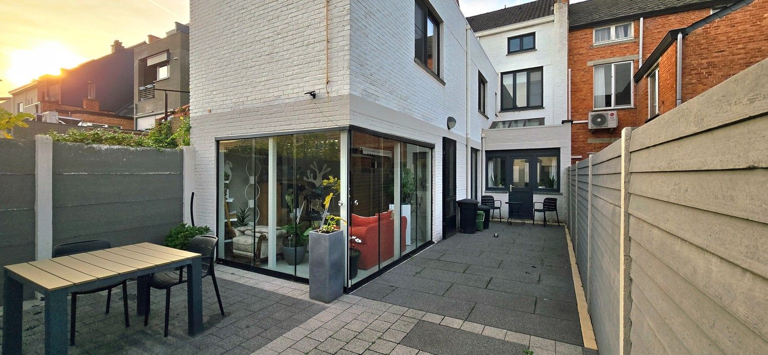 Hoofdfoto van de publicatie: Charmant herenhuis met 5 slaapkamers te koop in Hasselt