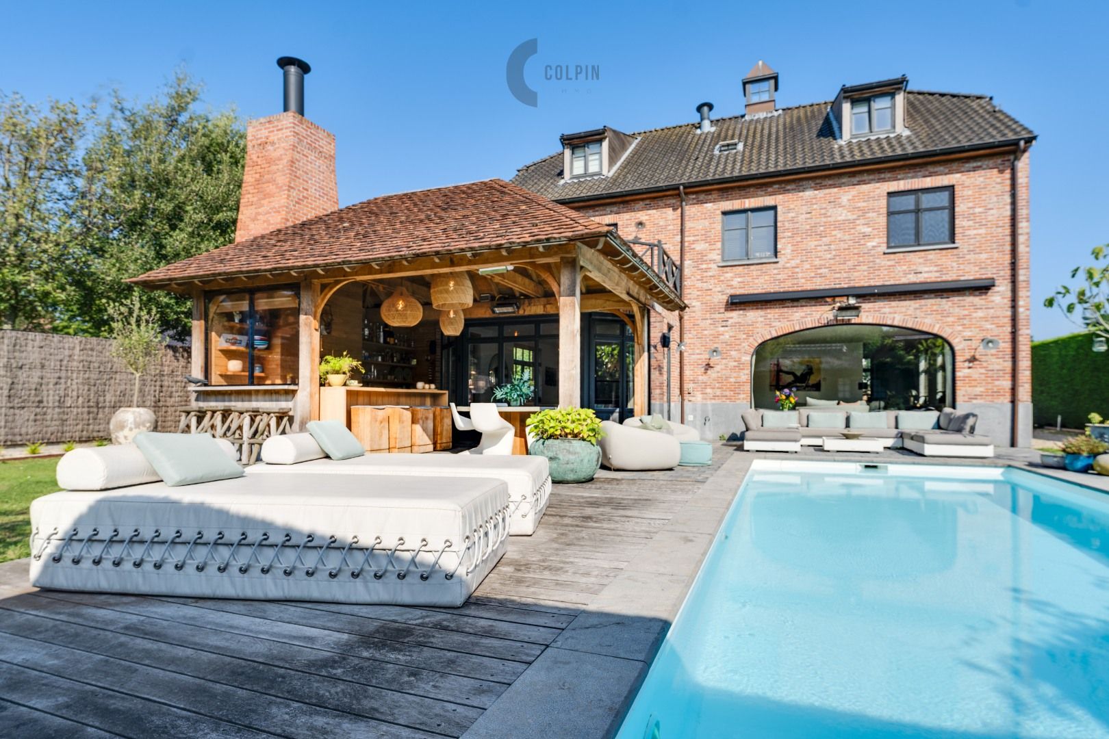 Adembenemende villa in een rustige wijk foto 5