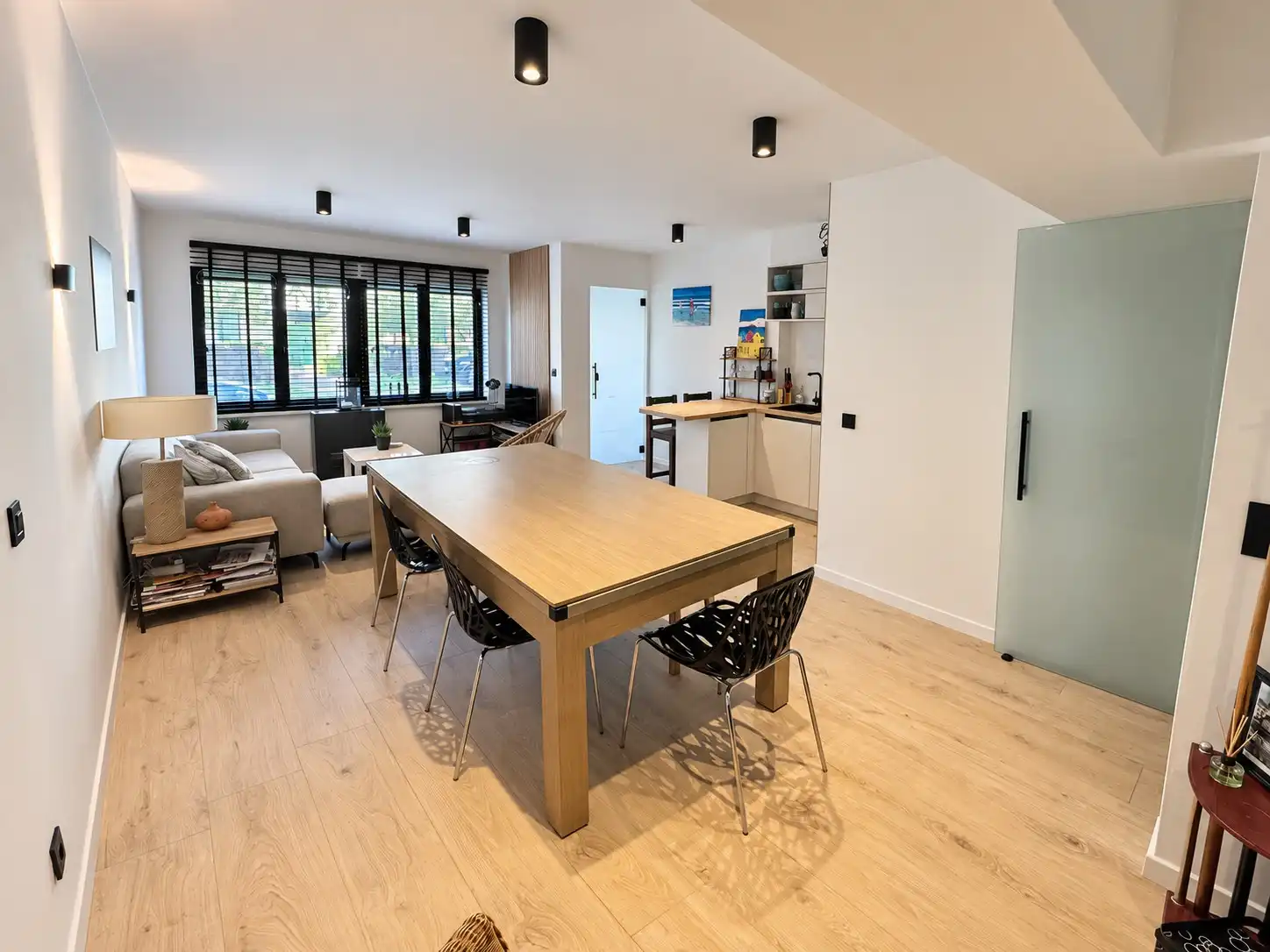 Verzorgd en instapklaar gelijkvloers appartement nabij het centrum van De Haan. foto 2