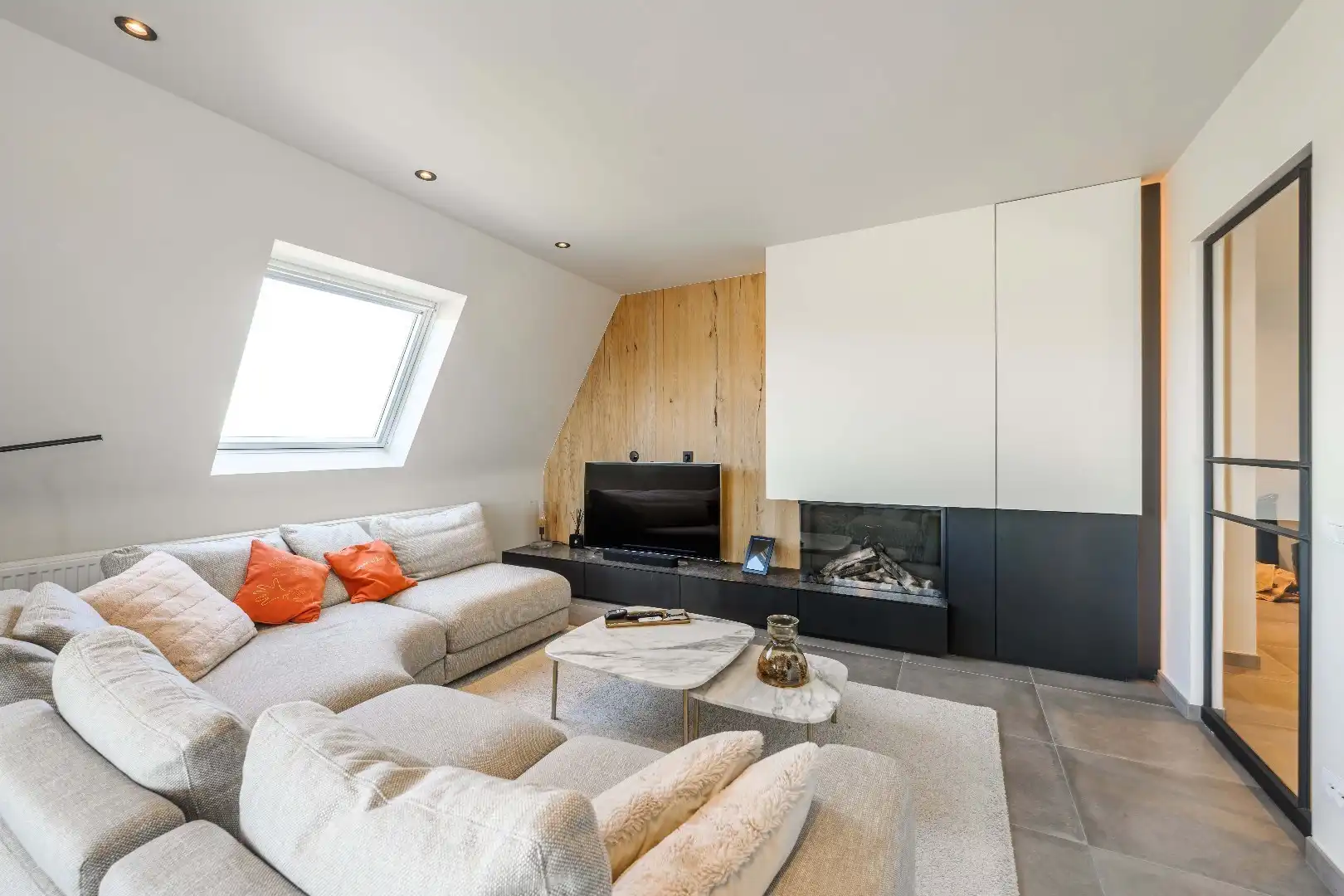 LUXUEUZE PENTHOUSE (BJ 2019) MET GUNSTIGE LIGGING foto 6