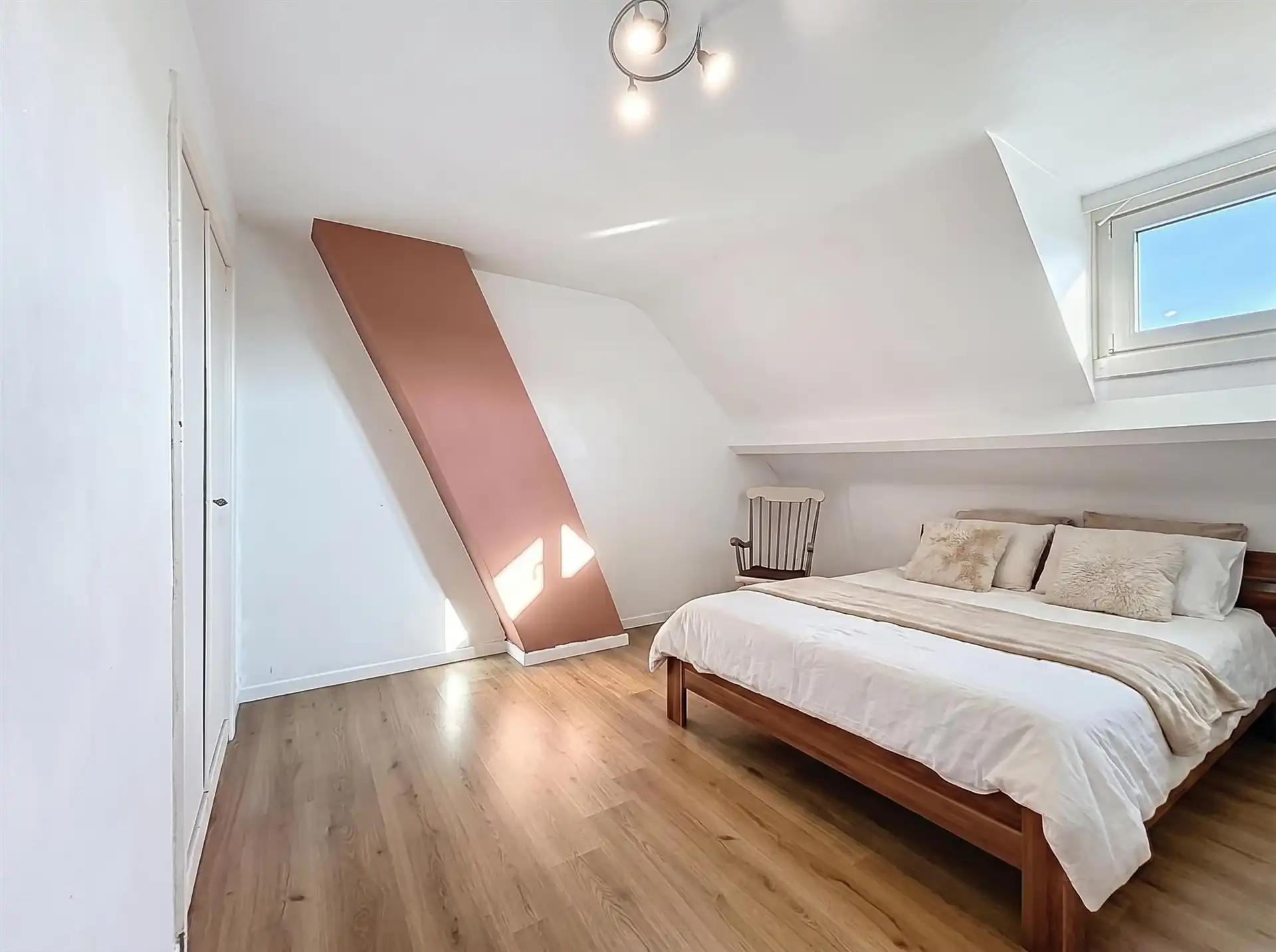 instapklare gezinswoning met 5 slaapkamers en half open karakter op perceel van 240m² foto 16