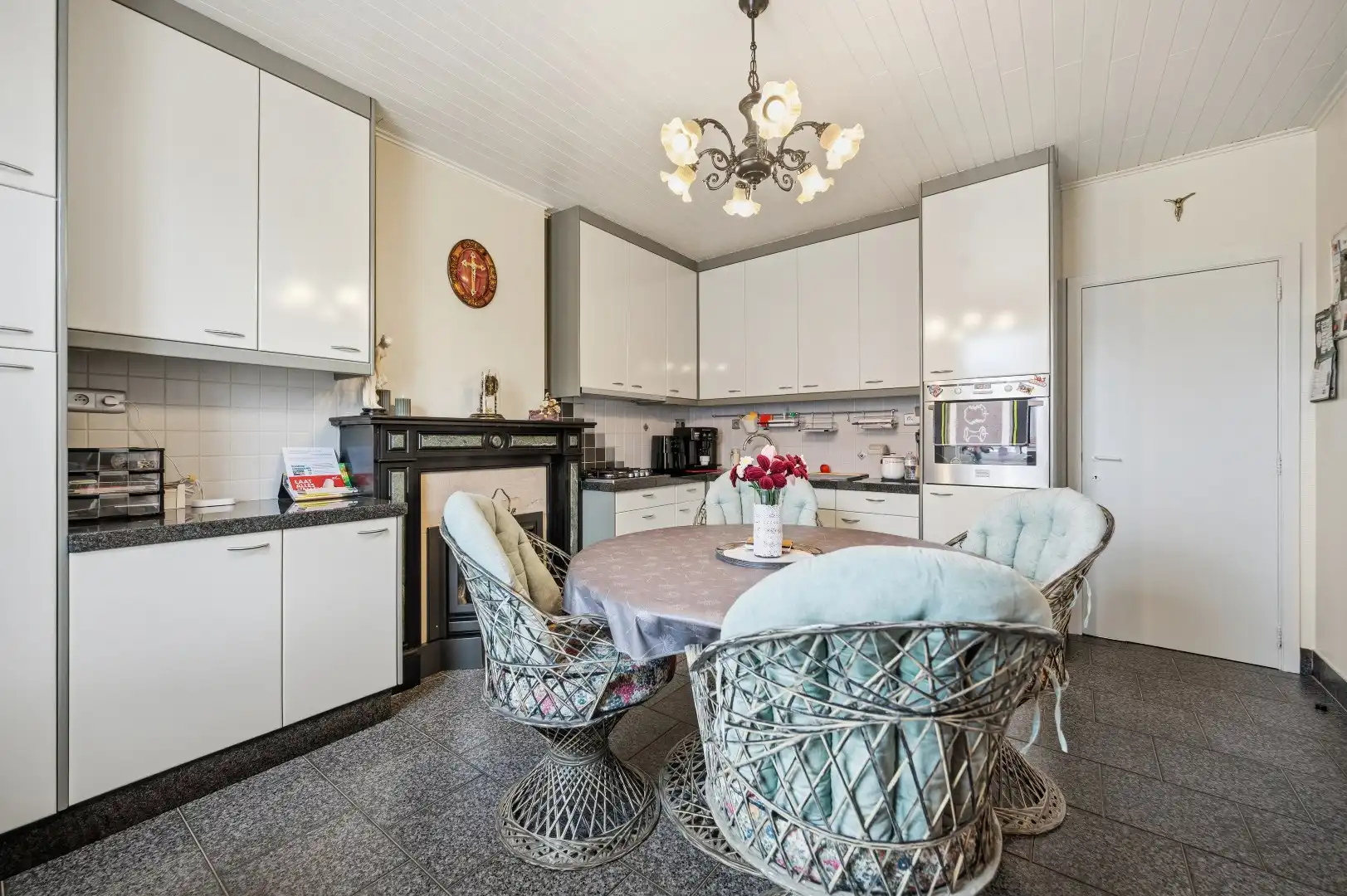 Instapklare rijwoning te Boutersem met tuin en 2 garages foto 13